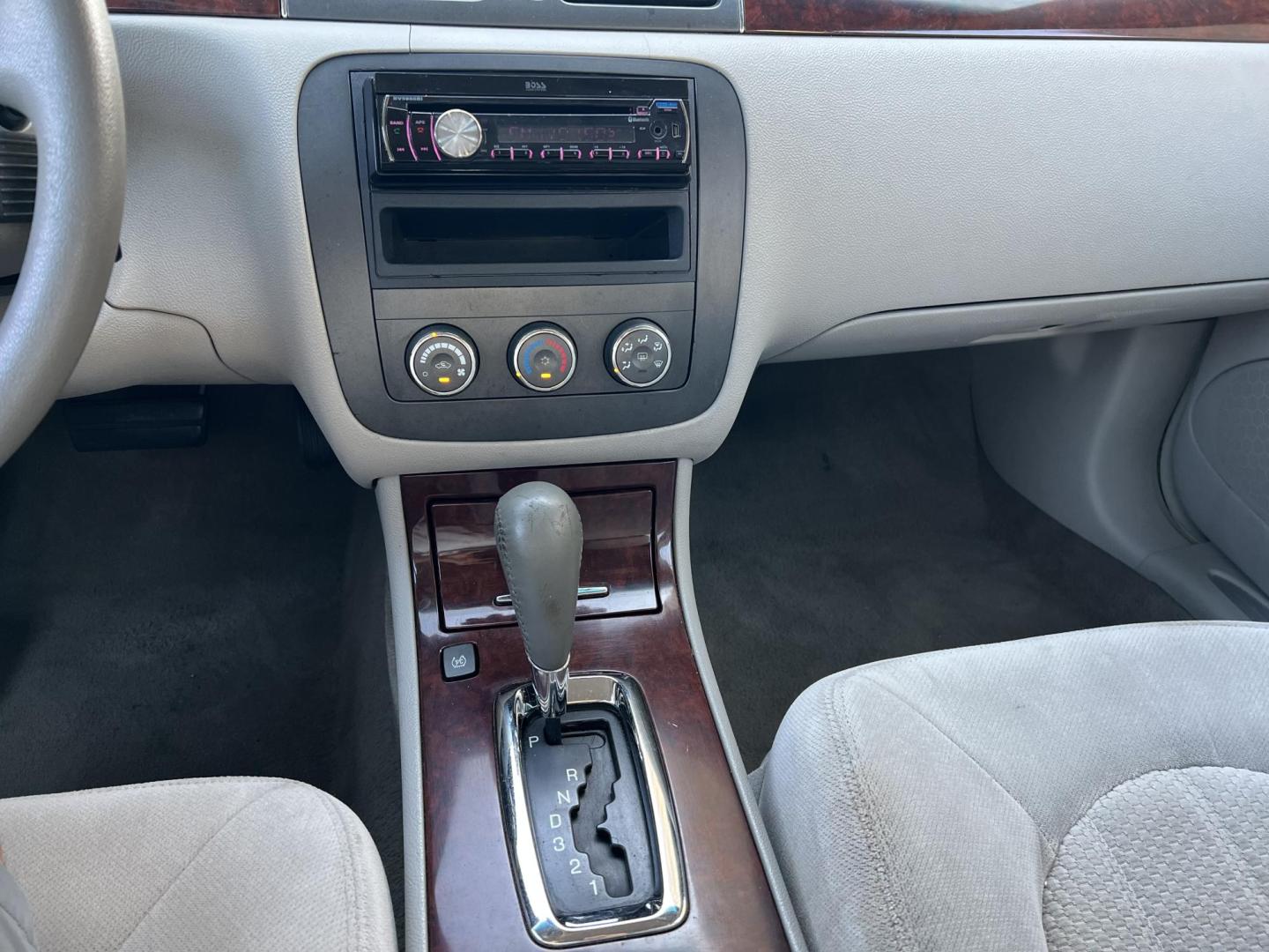 2007 Silver /Gray Buick Lucerne CX (1G4HP57257U) with an 3.8L V6 OHV 12V engine, 4-Speed Automatic Overdrive transmission, located at 4520 Airline Hwy, Baton Rouge, LA, 70805, (225) 357-1497, 30.509325, -91.145432 - 2007 Buick Lucerne CX ***ONLY 84K MILES*** 3.8 V6 Gas, Power Windows, Locks, Mirrors & Seat, 5 Passenger Seating, Cold A/C, New Tires. FOR INFORMATION, PLEASE CONTACT JEFF AT 225-413-0981 CHECK OUT OUR A+ RATING WITH THE BETTER BUSINESS BUREAU WE HAVE BEEN A FAMILY OWNED AND OPERATED BUSINESS AT TH - Photo#12
