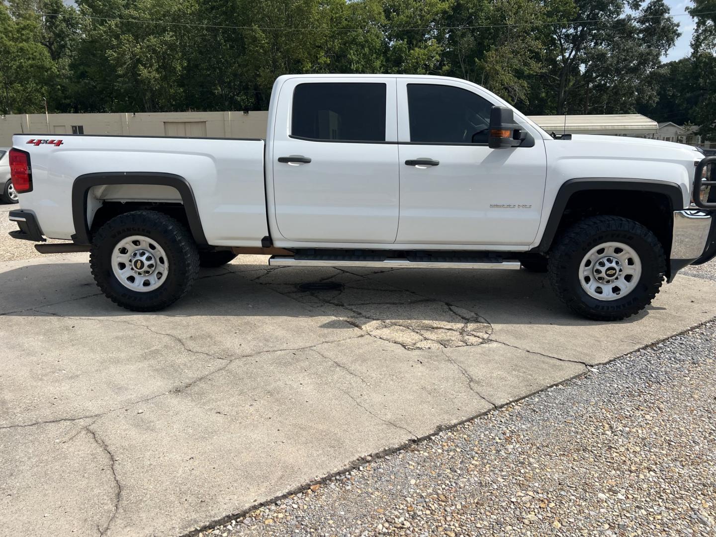 2019 White /Gray Chevrolet Silverado 2500HD Work Truck (1GC1KREG1KF) with an 6.0L V8 engine, 6-Speed Automatic transmission, located at 4520 Airline Hwy, Baton Rouge, LA, 70805, (225) 357-1497, 30.509325, -91.145432 - 2019 Chevrolet Silverado 2500HD Crew Cab 4X4 **NO ACCIDENTS** 6.0 V8 Gas, 197K Miles, Cold A/C, Power Seat, Windows, Locks & Mirrors, Backup Camera, Spray In Bedliner, Good Tires, Tow Package. FOR INFO PLEASE CONTACT JEFF AT 225-413-0981. CHECK OUT OUR A+ RATING WITH THE BETTER BUSINESS BUREAU. WE- Photo#4