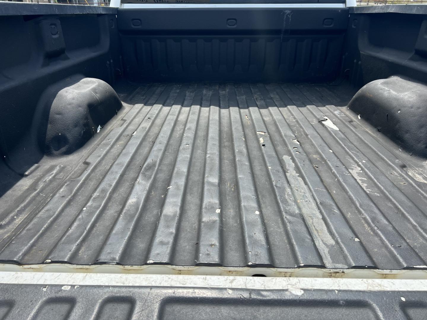 2019 White /Gray Chevrolet Silverado 2500HD Work Truck (1GC1KREG1KF) with an 6.0L V8 engine, 6-Speed Automatic transmission, located at 4520 Airline Hwy, Baton Rouge, LA, 70805, (225) 357-1497, 30.509325, -91.145432 - 2019 Chevrolet Silverado 2500HD Crew Cab 4X4 **NO ACCIDENTS** 6.0 V8 Gas, 197K Miles, Cold A/C, Power Seat, Windows, Locks & Mirrors, Backup Camera, Spray In Bedliner, Good Tires, Tow Package. FOR INFO PLEASE CONTACT JEFF AT 225-413-0981. CHECK OUT OUR A+ RATING WITH THE BETTER BUSINESS BUREAU. WE- Photo#8