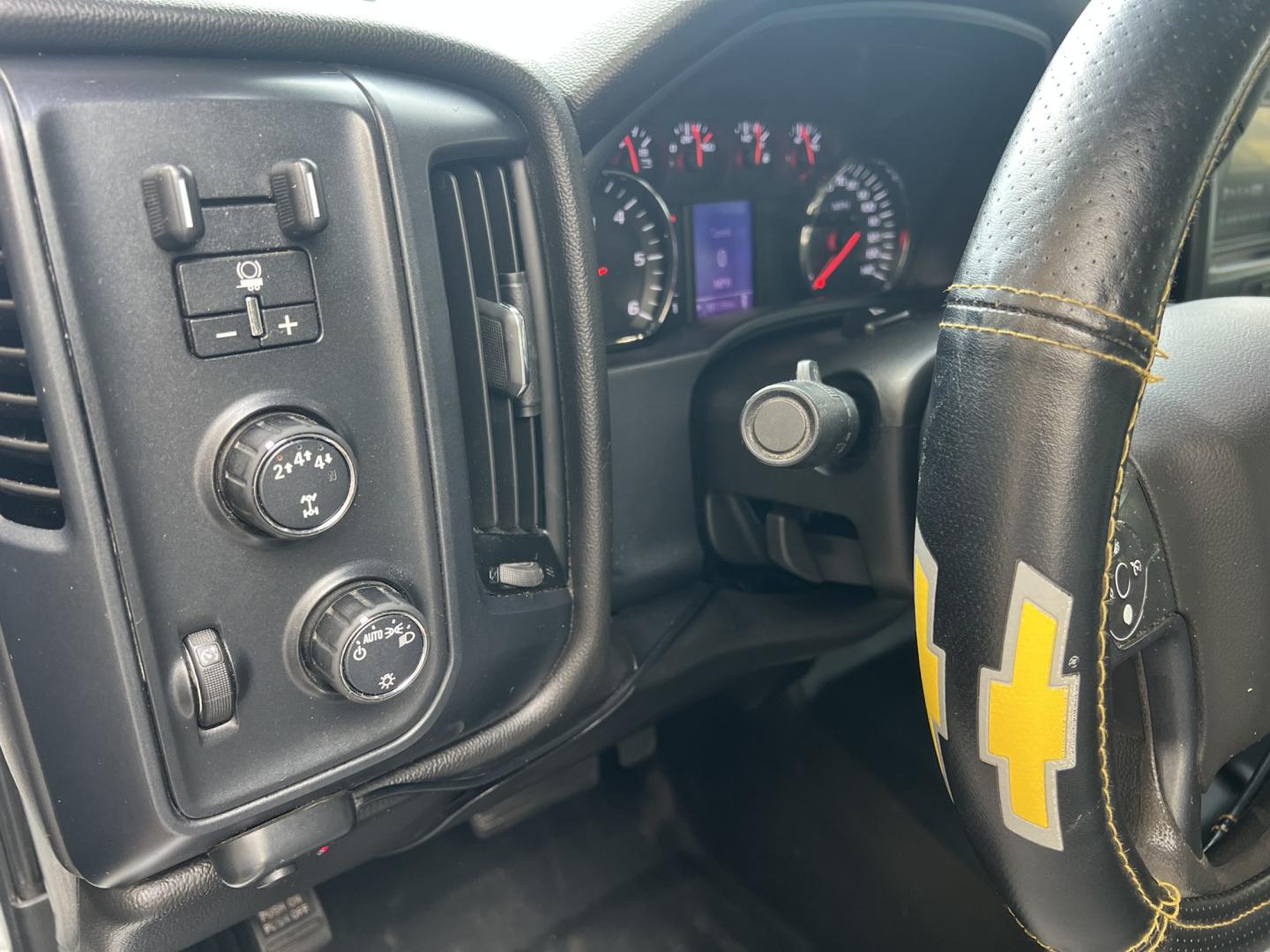 2019 White /Gray Chevrolet Silverado 2500HD Work Truck (1GC1KREG1KF) with an 6.0L V8 engine, 6-Speed Automatic transmission, located at 4520 Airline Hwy, Baton Rouge, LA, 70805, (225) 357-1497, 30.509325, -91.145432 - 2019 Chevrolet Silverado 2500HD Crew Cab 4X4 **NO ACCIDENTS** 6.0 V8 Gas, 197K Miles, Cold A/C, Power Seat, Windows, Locks & Mirrors, Backup Camera, Spray In Bedliner, Good Tires, Tow Package. FOR INFO PLEASE CONTACT JEFF AT 225-413-0981. CHECK OUT OUR A+ RATING WITH THE BETTER BUSINESS BUREAU. WE- Photo#15