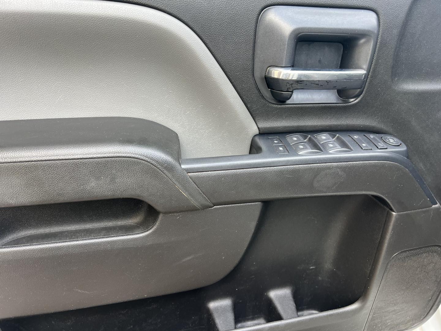 2019 White /Gray Chevrolet Silverado 2500HD Work Truck (1GC1KREG1KF) with an 6.0L V8 engine, 6-Speed Automatic transmission, located at 4520 Airline Hwy, Baton Rouge, LA, 70805, (225) 357-1497, 30.509325, -91.145432 - 2019 Chevrolet Silverado 2500HD Crew Cab 4X4 **NO ACCIDENTS** 6.0 V8 Gas, 197K Miles, Cold A/C, Power Seat, Windows, Locks & Mirrors, Backup Camera, Spray In Bedliner, Good Tires, Tow Package. FOR INFO PLEASE CONTACT JEFF AT 225-413-0981. CHECK OUT OUR A+ RATING WITH THE BETTER BUSINESS BUREAU. WE- Photo#17