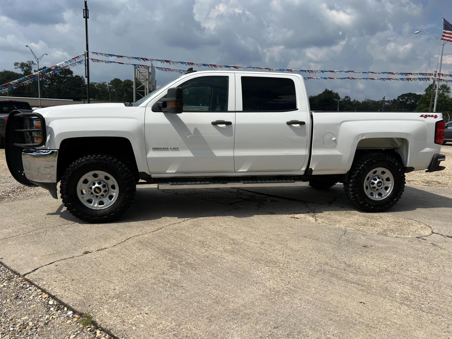 2019 White /Gray Chevrolet Silverado 2500HD Work Truck (1GC1KREG1KF) with an 6.0L V8 OHV 16V FFV engine, 6-Speed Automatic transmission, located at 4520 Airline Hwy, Baton Rouge, LA, 70805, (225) 357-1497, 30.509325, -91.145432 - 2019 Chevrolet Silverado 2500HD Crew Cab 4X4 ***ONE OWNER & NO ACCIDENTS*** 6.0 V8 Gas, 178K Miles, Cold A/C, Power Windows, Locks & Mirrors, Backup Camera, Spray In Bedliner, Good Tires, Tow Package. FOR INFO PLEASE CONTACT JEFF AT 225-413-0981 CHECK OUT OUR A+ RATING WITH THE BETTER BUSINESS BUREA - Photo#1
