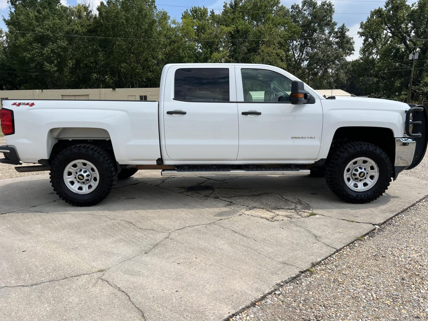 2019 White /Gray Chevrolet Silverado 2500HD Work Truck (1GC1KREG1KF) with an 6.0L V8 OHV 16V FFV engine, 6-Speed Automatic transmission, located at 4520 Airline Hwy, Baton Rouge, LA, 70805, (225) 357-1497, 30.509325, -91.145432 - 2019 Chevrolet Silverado 2500HD Crew Cab 4X4 ***ONE OWNER & NO ACCIDENTS*** 6.0 V8 Gas, 178K Miles, Cold A/C, Power Windows, Locks & Mirrors, Backup Camera, Spray In Bedliner, Good Tires, Tow Package. FOR INFO PLEASE CONTACT JEFF AT 225-413-0981 CHECK OUT OUR A+ RATING WITH THE BETTER BUSINESS BUREA - Photo#3
