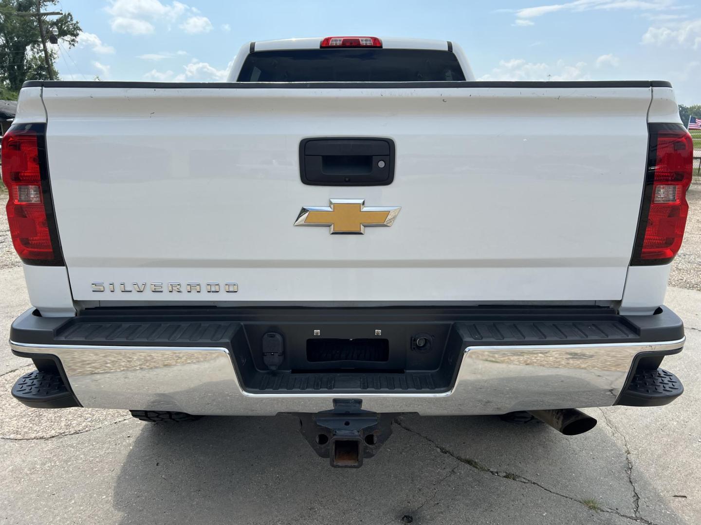 2019 White /Gray Chevrolet Silverado 2500HD Work Truck (1GC1KREG1KF) with an 6.0L V8 OHV 16V FFV engine, 6-Speed Automatic transmission, located at 4520 Airline Hwy, Baton Rouge, LA, 70805, (225) 357-1497, 30.509325, -91.145432 - 2019 Chevrolet Silverado 2500HD Crew Cab 4X4 ***ONE OWNER & NO ACCIDENTS*** 6.0 V8 Gas, 178K Miles, Cold A/C, Power Windows, Locks & Mirrors, Backup Camera, Spray In Bedliner, Good Tires, Tow Package. FOR INFO PLEASE CONTACT JEFF AT 225-413-0981 CHECK OUT OUR A+ RATING WITH THE BETTER BUSINESS BUREA - Photo#6