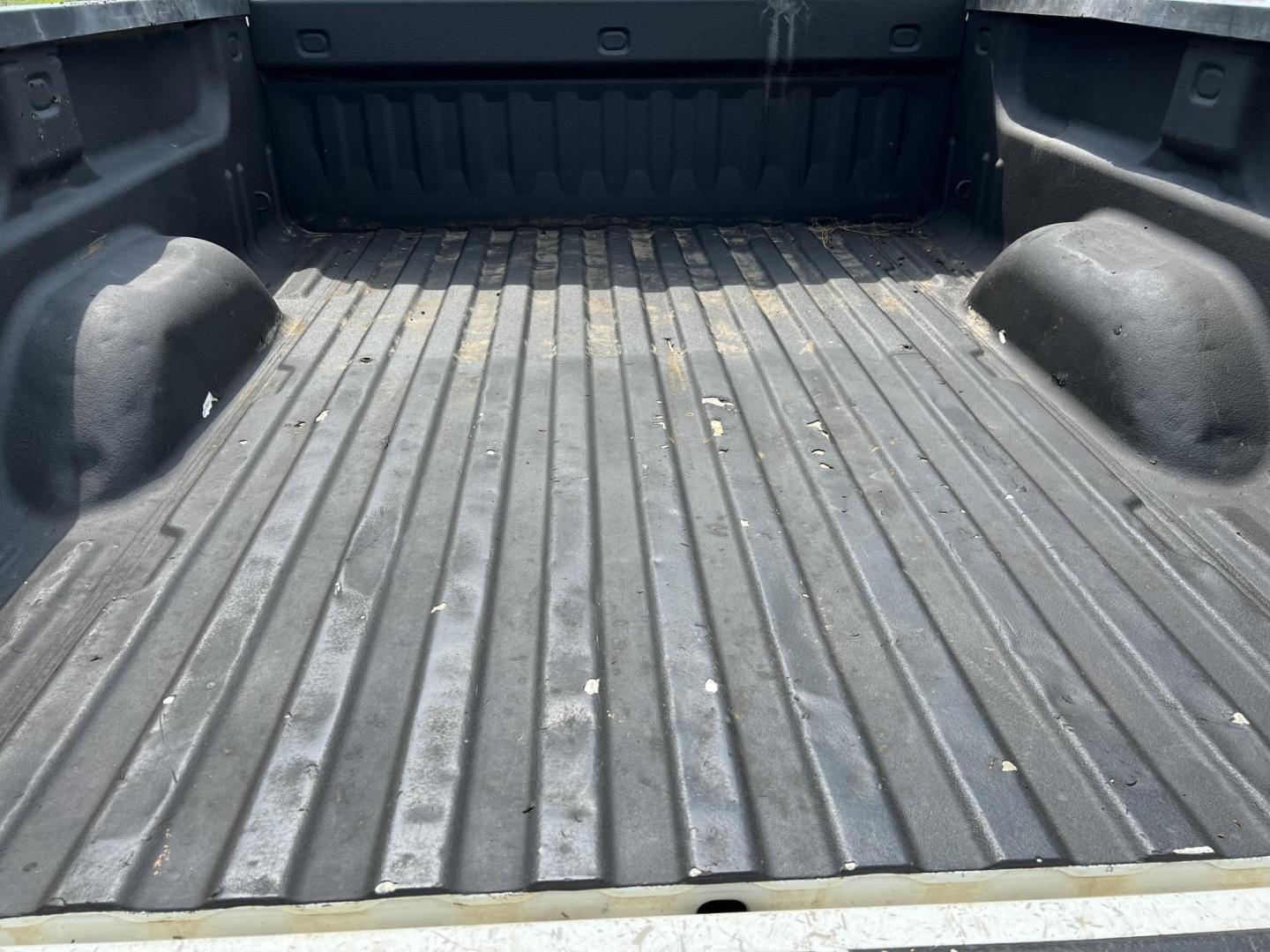2019 White /Gray Chevrolet Silverado 2500HD Work Truck (1GC1KREG1KF) with an 6.0L V8 OHV 16V FFV engine, 6-Speed Automatic transmission, located at 4520 Airline Hwy, Baton Rouge, LA, 70805, (225) 357-1497, 30.509325, -91.145432 - 2019 Chevrolet Silverado 2500HD Crew Cab 4X4 ***ONE OWNER & NO ACCIDENTS*** 6.0 V8 Gas, 178K Miles, Cold A/C, Power Windows, Locks & Mirrors, Backup Camera, Spray In Bedliner, Good Tires, Tow Package. FOR INFO PLEASE CONTACT JEFF AT 225-413-0981 CHECK OUT OUR A+ RATING WITH THE BETTER BUSINESS BUREA - Photo#8