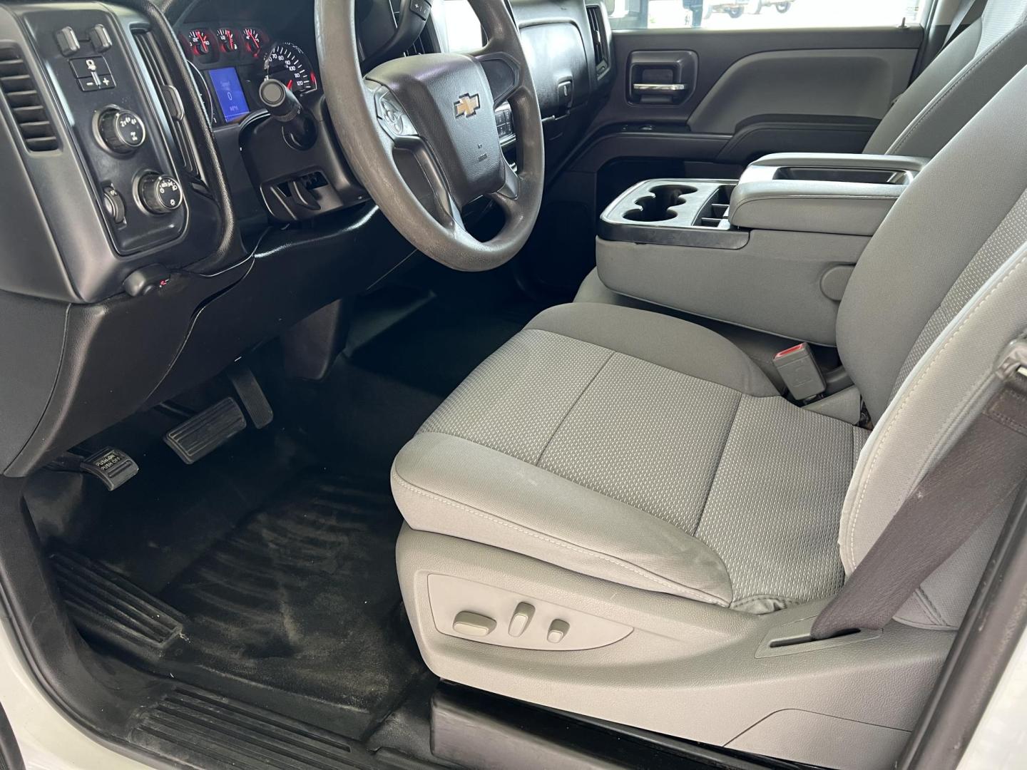 2019 White /Gray Chevrolet Silverado 2500HD Work Truck (1GC1KREG1KF) with an 6.0L V8 OHV 16V FFV engine, 6-Speed Automatic transmission, located at 4520 Airline Hwy, Baton Rouge, LA, 70805, (225) 357-1497, 30.509325, -91.145432 - 2019 Chevrolet Silverado 2500HD Crew Cab 4X4 ***ONE OWNER & NO ACCIDENTS*** 6.0 V8 Gas, 178K Miles, Cold A/C, Power Windows, Locks & Mirrors, Backup Camera, Spray In Bedliner, Good Tires, Tow Package. FOR INFO PLEASE CONTACT JEFF AT 225-413-0981 CHECK OUT OUR A+ RATING WITH THE BETTER BUSINESS BUREA - Photo#10