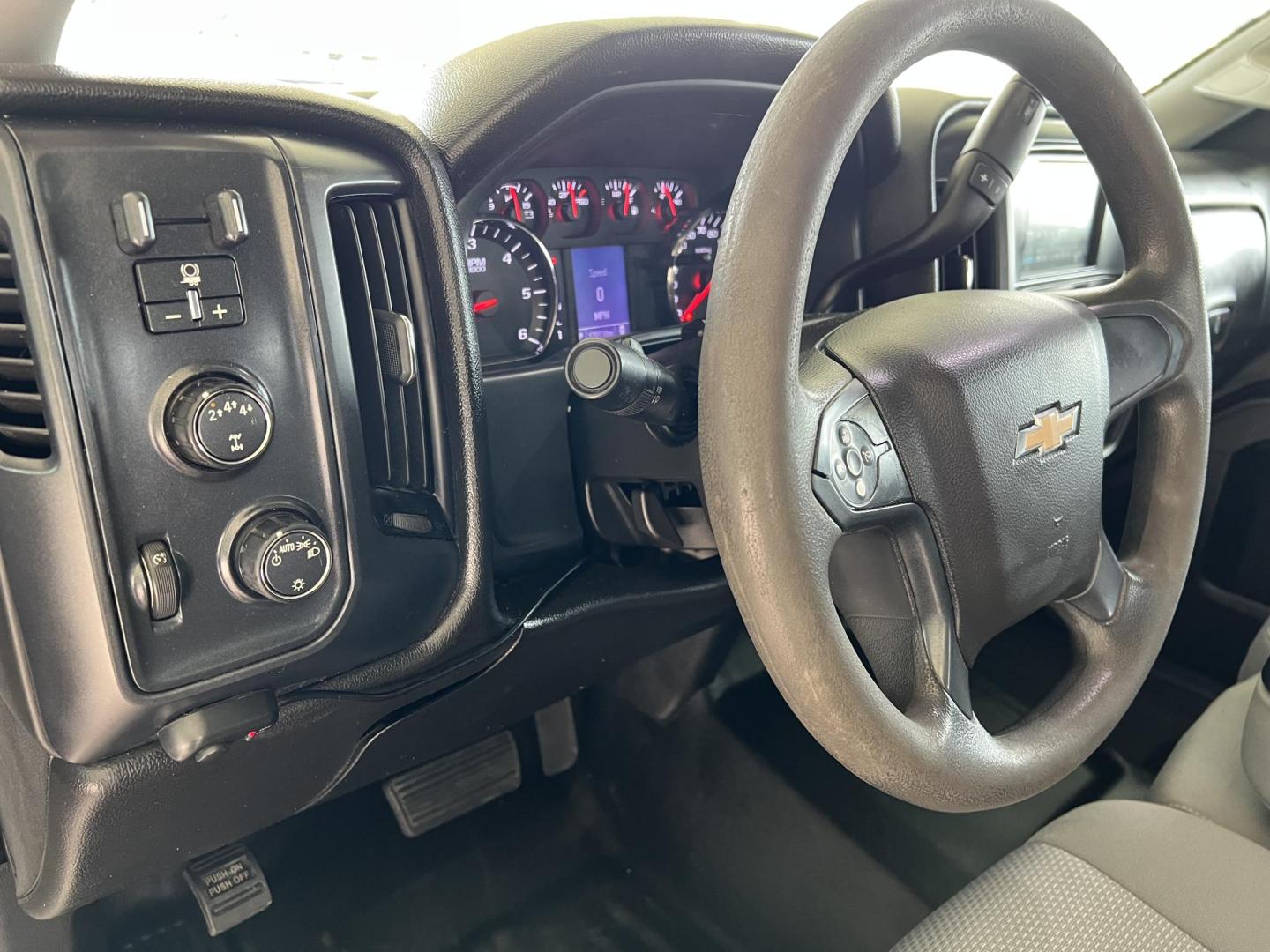 2019 White /Gray Chevrolet Silverado 2500HD Work Truck (1GC1KREG1KF) with an 6.0L V8 OHV 16V FFV engine, 6-Speed Automatic transmission, located at 4520 Airline Hwy, Baton Rouge, LA, 70805, (225) 357-1497, 30.509325, -91.145432 - 2019 Chevrolet Silverado 2500HD Crew Cab 4X4 ***ONE OWNER & NO ACCIDENTS*** 6.0 V8 Gas, 178K Miles, Cold A/C, Power Windows, Locks & Mirrors, Backup Camera, Spray In Bedliner, Good Tires, Tow Package. FOR INFO PLEASE CONTACT JEFF AT 225-413-0981 CHECK OUT OUR A+ RATING WITH THE BETTER BUSINESS BUREA - Photo#14
