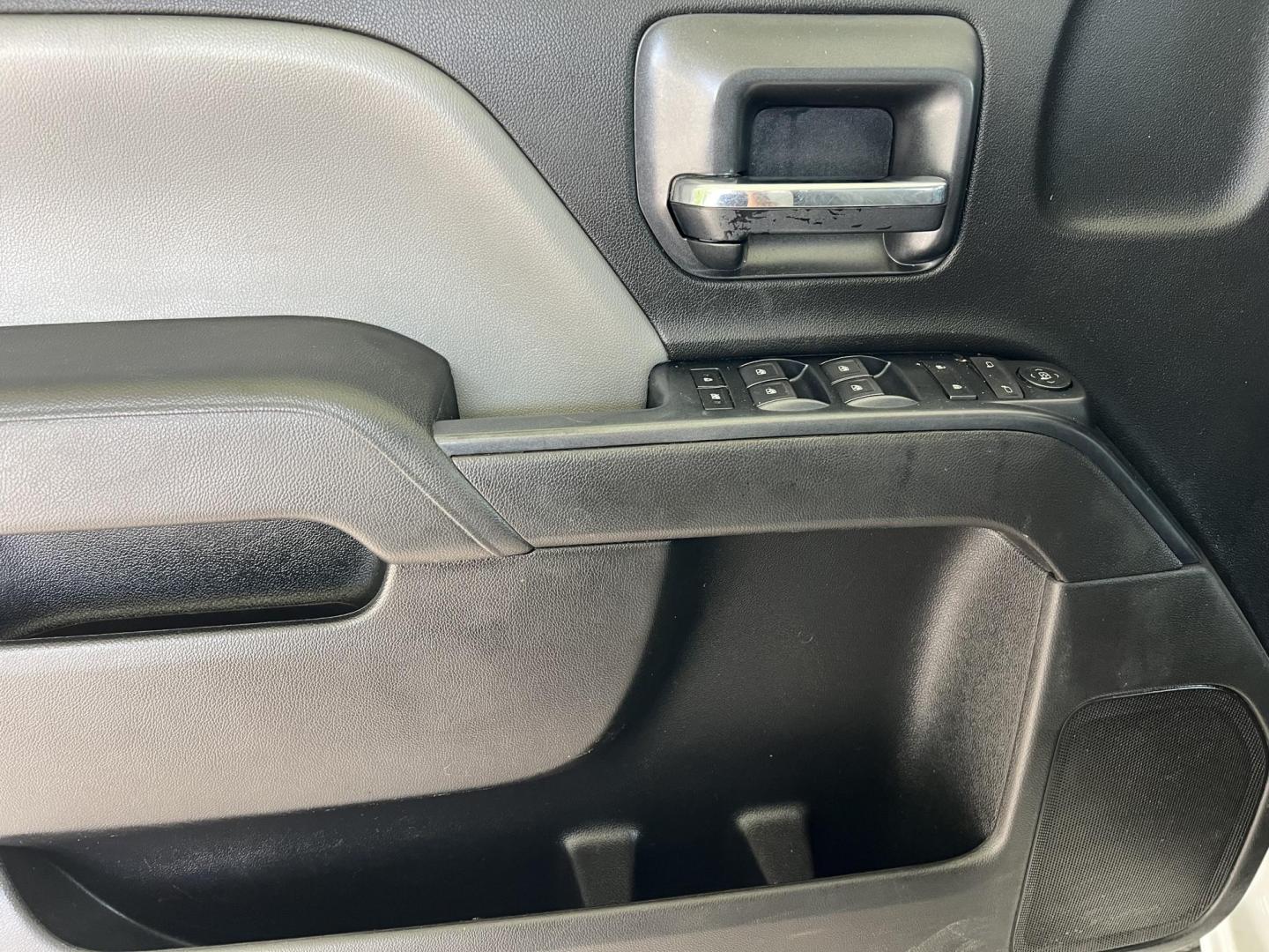 2019 White /Gray Chevrolet Silverado 2500HD Work Truck (1GC1KREG1KF) with an 6.0L V8 OHV 16V FFV engine, 6-Speed Automatic transmission, located at 4520 Airline Hwy, Baton Rouge, LA, 70805, (225) 357-1497, 30.509325, -91.145432 - 2019 Chevrolet Silverado 2500HD Crew Cab 4X4 ***ONE OWNER & NO ACCIDENTS*** 6.0 V8 Gas, 178K Miles, Cold A/C, Power Windows, Locks & Mirrors, Backup Camera, Spray In Bedliner, Good Tires, Tow Package. FOR INFO PLEASE CONTACT JEFF AT 225-413-0981 CHECK OUT OUR A+ RATING WITH THE BETTER BUSINESS BUREA - Photo#15