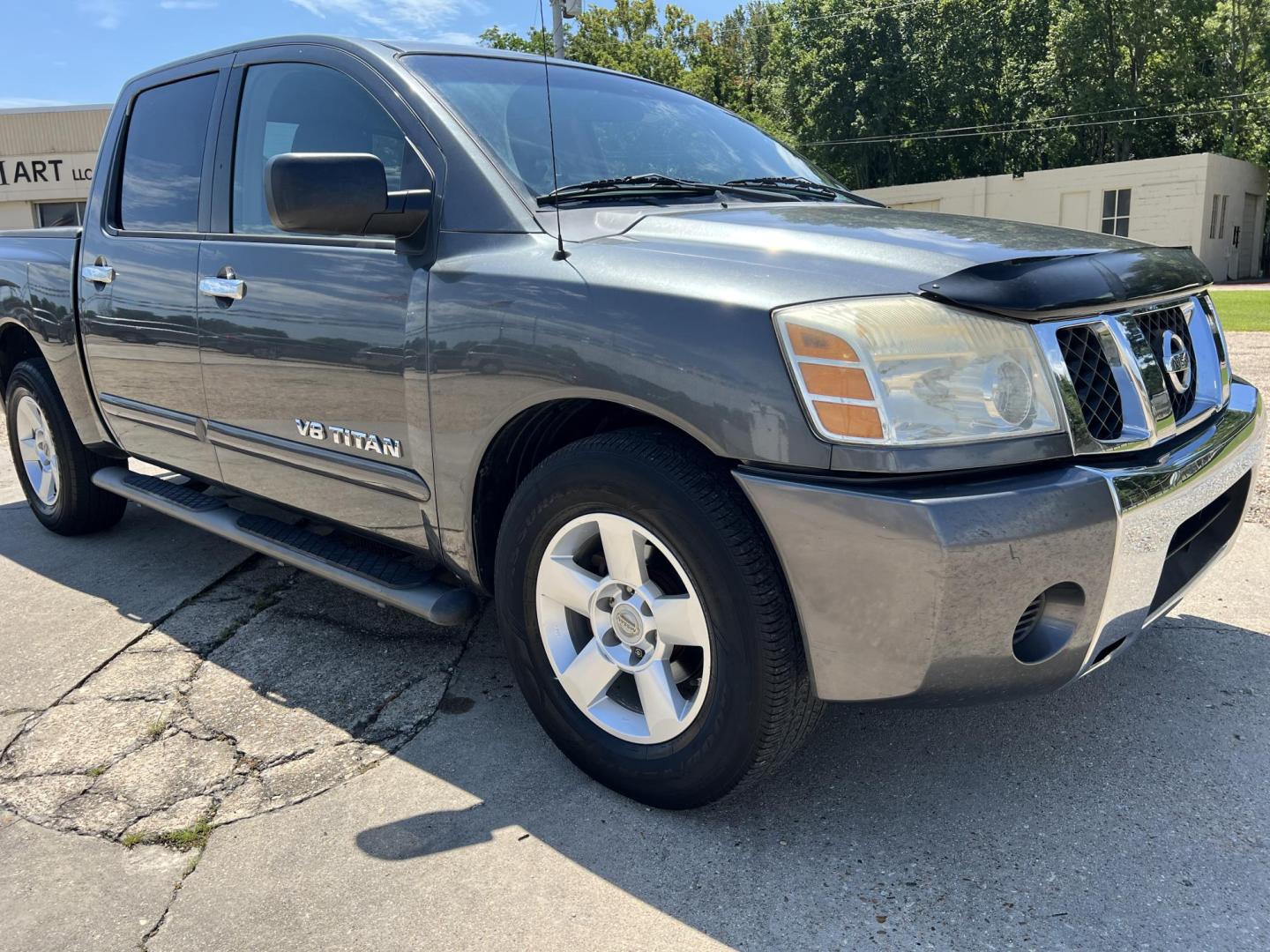 2006 Dark Gray /Gray Nissan Titan SE (1N6BA07AX6N) with an 5.6L V8 DOHC 32V FFV engine, 5-Speed Automatic Overdrive transmission, located at 4520 Airline Hwy, Baton Rouge, LA, 70805, (225) 357-1497, 30.509325, -91.145432 - 2006 Nissan Titan Crew Cab SE 5.6 V8 Gas, 245K Miles, A/C, Power Windows & Locks. FOR INFO PLEASE CONTACT JEFF AT 225-413-0981 CHECK OUT OUR A+ RATING WITH THE BETTER BUSINESS BUREAU WE HAVE BEEN A FAMILY OWNED AND OPERATED BUSINESS AT THE SAME LOCATION FOR OVER 45 YEARS. WE STRIVE TO KEEP CUSTOME - Photo#3