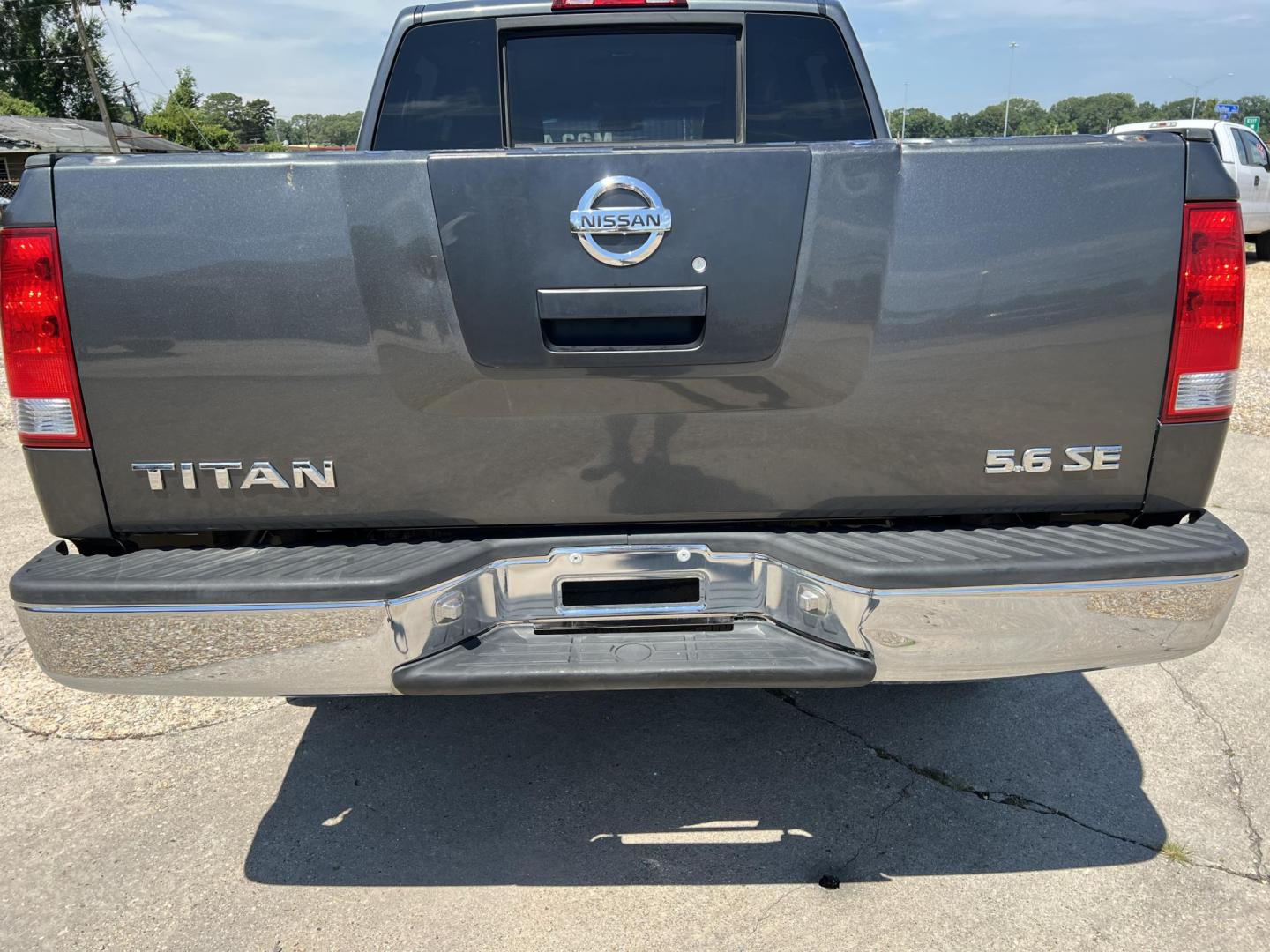 2006 Dark Gray /Gray Nissan Titan SE (1N6BA07AX6N) with an 5.6L V8 DOHC 32V FFV engine, 5-Speed Automatic Overdrive transmission, located at 4520 Airline Hwy, Baton Rouge, LA, 70805, (225) 357-1497, 30.509325, -91.145432 - 2006 Nissan Titan Crew Cab SE 5.6 V8 Gas, 245K Miles, A/C, Power Windows & Locks. FOR INFO PLEASE CONTACT JEFF AT 225-413-0981 CHECK OUT OUR A+ RATING WITH THE BETTER BUSINESS BUREAU WE HAVE BEEN A FAMILY OWNED AND OPERATED BUSINESS AT THE SAME LOCATION FOR OVER 45 YEARS. WE STRIVE TO KEEP CUSTOME - Photo#6