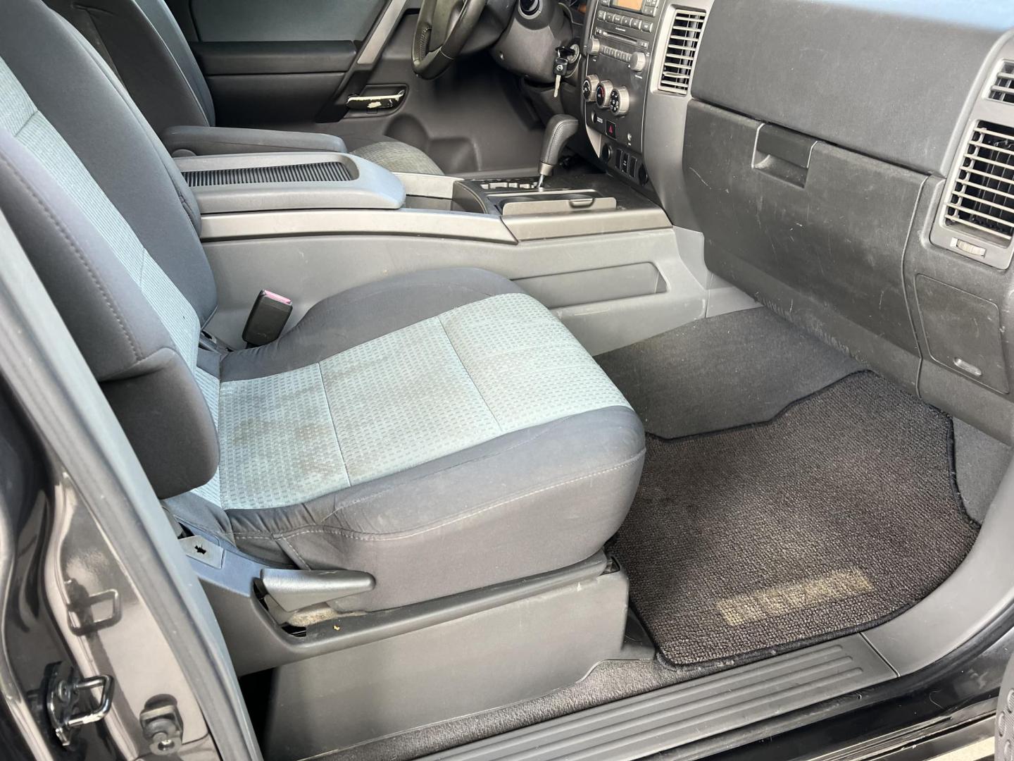 2006 Dark Gray /Gray Nissan Titan SE (1N6BA07AX6N) with an 5.6L V8 DOHC 32V FFV engine, 5-Speed Automatic Overdrive transmission, located at 4520 Airline Hwy, Baton Rouge, LA, 70805, (225) 357-1497, 30.509325, -91.145432 - 2006 Nissan Titan Crew Cab SE 5.6 V8 Gas, 245K Miles, A/C, Power Windows & Locks. FOR INFO PLEASE CONTACT JEFF AT 225-413-0981 CHECK OUT OUR A+ RATING WITH THE BETTER BUSINESS BUREAU WE HAVE BEEN A FAMILY OWNED AND OPERATED BUSINESS AT THE SAME LOCATION FOR OVER 45 YEARS. WE STRIVE TO KEEP CUSTOME - Photo#9