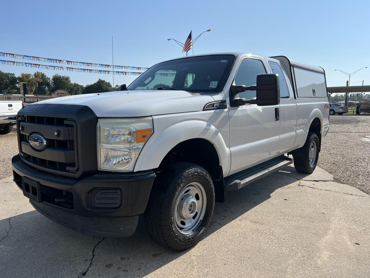 2016 White /Gray Ford F-250 SD XL (1FT7X2B60GE) with an 6.2L V8 OHV 16V engine, 6-Speed Automatic transmission, located at 4520 Airline Hwy, Baton Rouge, LA, 70805, (225) 357-1497, 30.509325, -91.145432 - 2016 Ford F250 SuperCab XL 4X4 6.2 V8 Gas, 173K Miles, Cold A/C, ARE Tool Box Shell, Spray In Bedliner, Tow Package. FOR INFO PLEASE CONTACT JEFF AT 225-413-0981 CHECK OUT OUR A+ RATING WITH THE BETTER BUSINESS BUREAU WE HAVE BEEN A FAMILY OWNED AND OPERATED BUSINESS AT THE SAME LOCATION FOR OVER - Photo#0