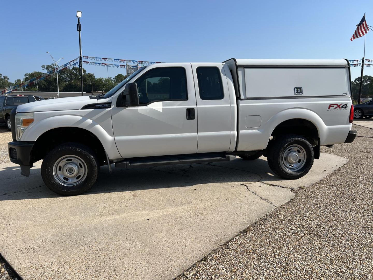 2016 White /Gray Ford F-250 SD XL (1FT7X2B60GE) with an 6.2L V8 OHV 16V engine, 6-Speed Automatic transmission, located at 4520 Airline Hwy, Baton Rouge, LA, 70805, (225) 357-1497, 30.509325, -91.145432 - 2016 Ford F250 SuperCab XL 4X4 6.2 V8 Gas, 173K Miles, Cold A/C, ARE Tool Box Shell, Spray In Bedliner, Tow Package. FOR INFO PLEASE CONTACT JEFF AT 225-413-0981 CHECK OUT OUR A+ RATING WITH THE BETTER BUSINESS BUREAU WE HAVE BEEN A FAMILY OWNED AND OPERATED BUSINESS AT THE SAME LOCATION FOR OVER - Photo#1