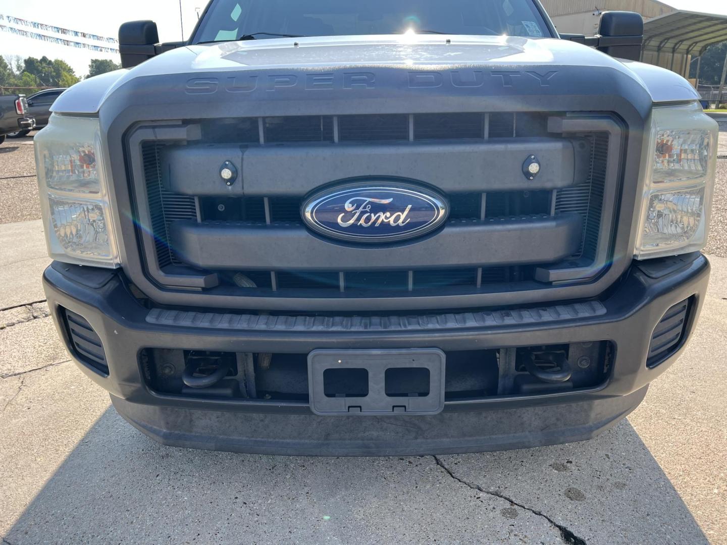 2016 White /Gray Ford F-250 SD XL (1FT7X2B60GE) with an 6.2L V8 OHV 16V engine, 6-Speed Automatic transmission, located at 4520 Airline Hwy, Baton Rouge, LA, 70805, (225) 357-1497, 30.509325, -91.145432 - 2016 Ford F250 SuperCab XL 4X4 6.2 V8 Gas, 173K Miles, Cold A/C, ARE Tool Box Shell, Spray In Bedliner, Tow Package. FOR INFO PLEASE CONTACT JEFF AT 225-413-0981 CHECK OUT OUR A+ RATING WITH THE BETTER BUSINESS BUREAU WE HAVE BEEN A FAMILY OWNED AND OPERATED BUSINESS AT THE SAME LOCATION FOR OVER - Photo#2