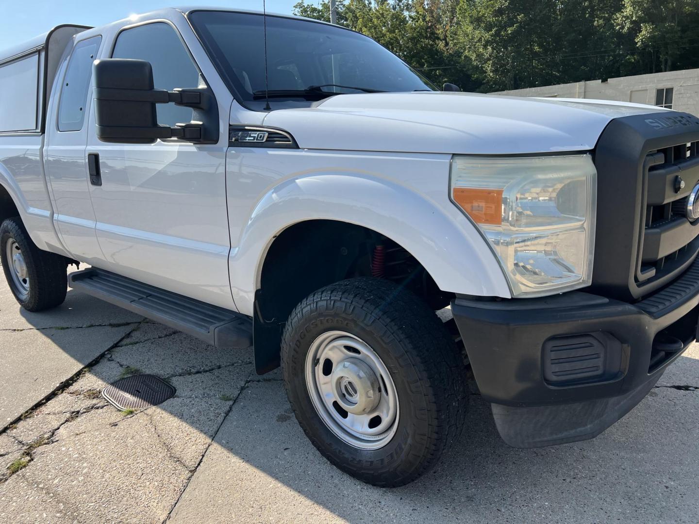 2016 White /Gray Ford F-250 SD XL (1FT7X2B60GE) with an 6.2L V8 OHV 16V engine, 6-Speed Automatic transmission, located at 4520 Airline Hwy, Baton Rouge, LA, 70805, (225) 357-1497, 30.509325, -91.145432 - 2016 Ford F250 SuperCab XL 4X4 6.2 V8 Gas, 173K Miles, Cold A/C, ARE Tool Box Shell, Spray In Bedliner, Tow Package. FOR INFO PLEASE CONTACT JEFF AT 225-413-0981 CHECK OUT OUR A+ RATING WITH THE BETTER BUSINESS BUREAU WE HAVE BEEN A FAMILY OWNED AND OPERATED BUSINESS AT THE SAME LOCATION FOR OVER - Photo#3