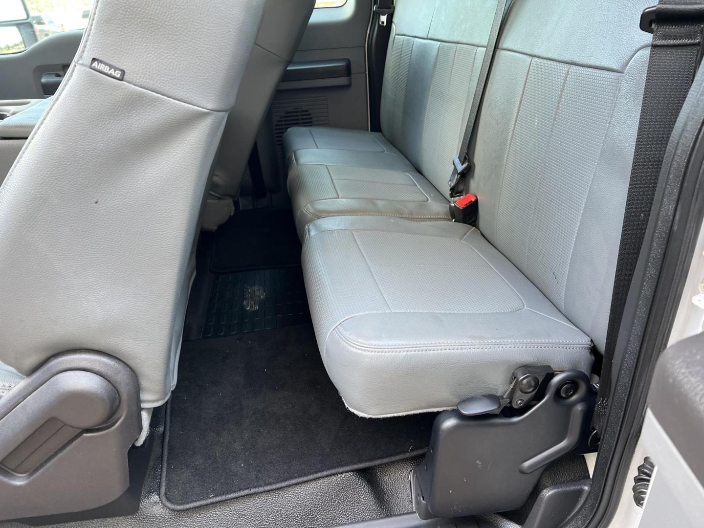 2016 White /Gray Ford F-250 SD XL (1FT7X2B60GE) with an 6.2L V8 OHV 16V engine, 6-Speed Automatic transmission, located at 4520 Airline Hwy, Baton Rouge, LA, 70805, (225) 357-1497, 30.509325, -91.145432 - 2016 Ford F250 SuperCab XL 4X4 6.2 V8 Gas, 173K Miles, Cold A/C, ARE Tool Box Shell, Spray In Bedliner, Tow Package. FOR INFO PLEASE CONTACT JEFF AT 225-413-0981 CHECK OUT OUR A+ RATING WITH THE BETTER BUSINESS BUREAU WE HAVE BEEN A FAMILY OWNED AND OPERATED BUSINESS AT THE SAME LOCATION FOR OVER - Photo#14