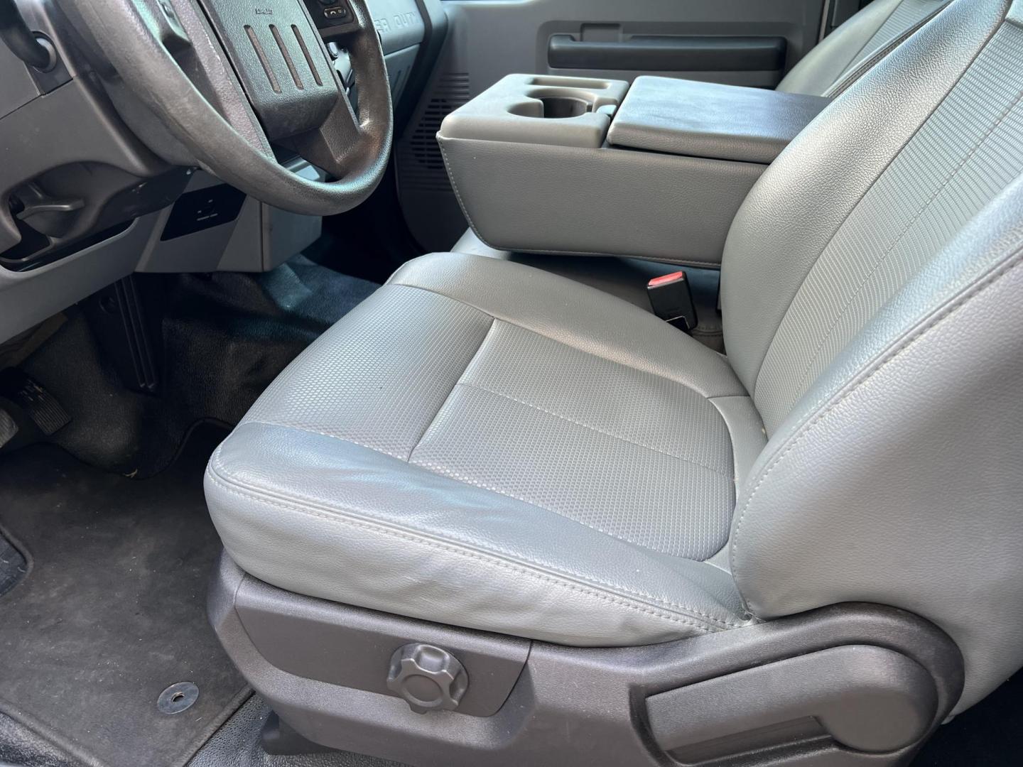 2016 White /Gray Ford F-250 SD XL (1FT7X2B60GE) with an 6.2L V8 OHV 16V engine, 6-Speed Automatic transmission, located at 4520 Airline Hwy, Baton Rouge, LA, 70805, (225) 357-1497, 30.509325, -91.145432 - 2016 Ford F250 SuperCab XL 4X4 6.2 V8 Gas, 173K Miles, Cold A/C, ARE Tool Box Shell, Spray In Bedliner, Tow Package. FOR INFO PLEASE CONTACT JEFF AT 225-413-0981 CHECK OUT OUR A+ RATING WITH THE BETTER BUSINESS BUREAU WE HAVE BEEN A FAMILY OWNED AND OPERATED BUSINESS AT THE SAME LOCATION FOR OVER - Photo#11