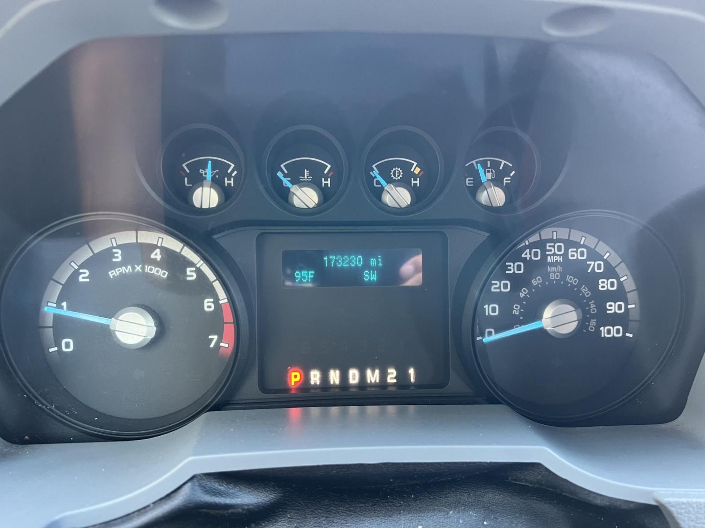 2016 White /Gray Ford F-250 SD XL (1FT7X2B60GE) with an 6.2L V8 OHV 16V engine, 6-Speed Automatic transmission, located at 4520 Airline Hwy, Baton Rouge, LA, 70805, (225) 357-1497, 30.509325, -91.145432 - 2016 Ford F250 SuperCab XL 4X4 6.2 V8 Gas, 173K Miles, Cold A/C, ARE Tool Box Shell, Spray In Bedliner, Tow Package. FOR INFO PLEASE CONTACT JEFF AT 225-413-0981 CHECK OUT OUR A+ RATING WITH THE BETTER BUSINESS BUREAU WE HAVE BEEN A FAMILY OWNED AND OPERATED BUSINESS AT THE SAME LOCATION FOR OVER - Photo#16