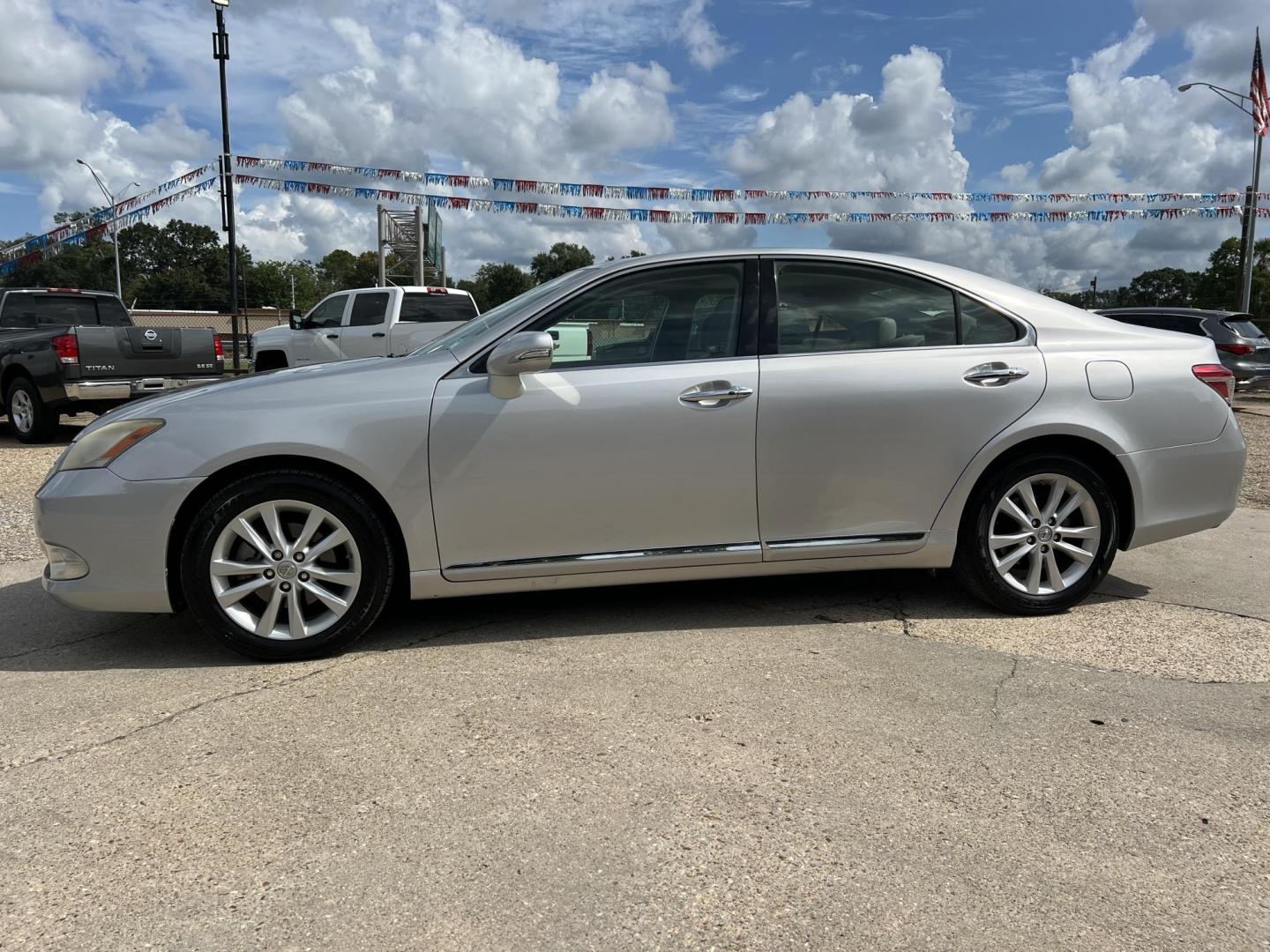 2011 Silver /Gray Lexus ES 350 (JTHBK1EG6B2) with an 3.5L V6 DOHC 24V engine, 6-Speed Automatic transmission, located at 4520 Airline Hwy, Baton Rouge, LA, 70805, (225) 357-1497, 30.509325, -91.145432 - 2011 Lexus ES 350 3.5 V6 Gas, 101K Miles, Sunroof, Heated & Cooled Leather, Cold A/C, All Power, Loaded, Good Tires. FOR INFO PLEASE CONTACT JEFF AT 225-413-0981 CHECK OUT OUR A+ RATING WITH THE BETTER BUSINESS BUREAU WE HAVE BEEN A FAMILY OWNED AND OPERATED BUSINESS AT THE SAME LOCATION FOR OVER 4 - Photo#1