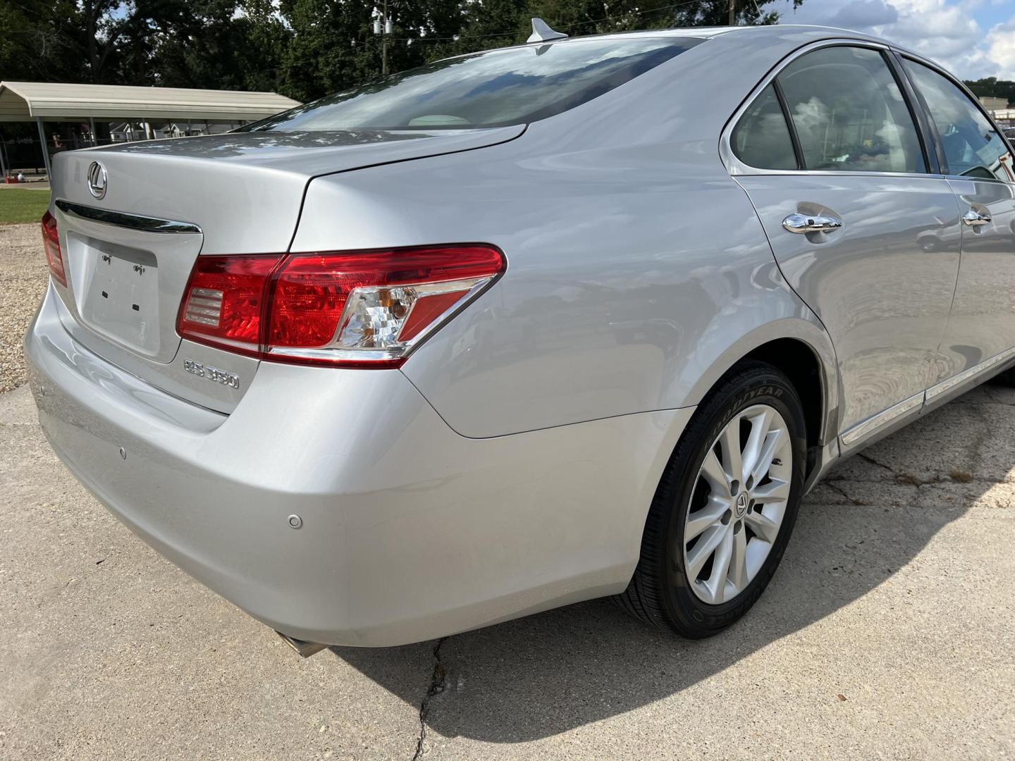 2011 Silver /Gray Lexus ES 350 (JTHBK1EG6B2) with an 3.5L V6 DOHC 24V engine, 6-Speed Automatic transmission, located at 4520 Airline Hwy, Baton Rouge, LA, 70805, (225) 357-1497, 30.509325, -91.145432 - 2011 Lexus ES 350 3.5 V6 Gas, 101K Miles, Sunroof, Heated & Cooled Leather, Cold A/C, All Power, Loaded, Good Tires. FOR INFO PLEASE CONTACT JEFF AT 225-413-0981 CHECK OUT OUR A+ RATING WITH THE BETTER BUSINESS BUREAU WE HAVE BEEN A FAMILY OWNED AND OPERATED BUSINESS AT THE SAME LOCATION FOR OVER 4 - Photo#5