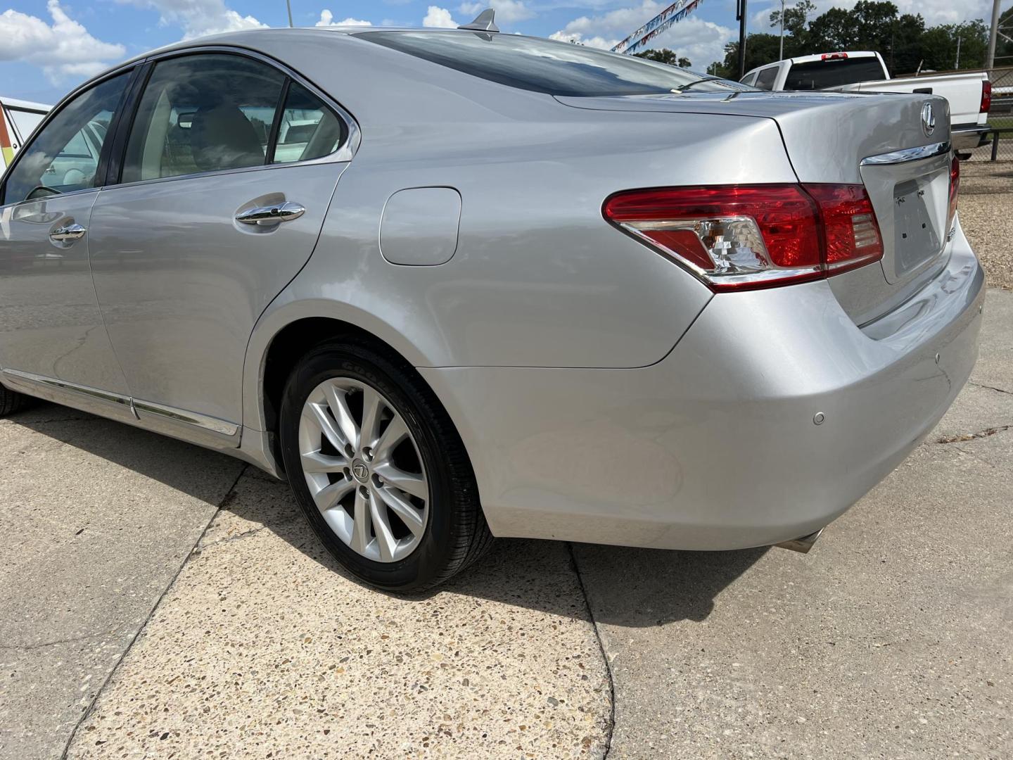2011 Silver /Gray Lexus ES 350 (JTHBK1EG6B2) with an 3.5L V6 DOHC 24V engine, 6-Speed Automatic transmission, located at 4520 Airline Hwy, Baton Rouge, LA, 70805, (225) 357-1497, 30.509325, -91.145432 - 2011 Lexus ES 350 3.5 V6 Gas, 101K Miles, Sunroof, Heated & Cooled Leather, Cold A/C, All Power, Loaded, Good Tires. FOR INFO PLEASE CONTACT JEFF AT 225-413-0981 CHECK OUT OUR A+ RATING WITH THE BETTER BUSINESS BUREAU WE HAVE BEEN A FAMILY OWNED AND OPERATED BUSINESS AT THE SAME LOCATION FOR OVER 4 - Photo#7