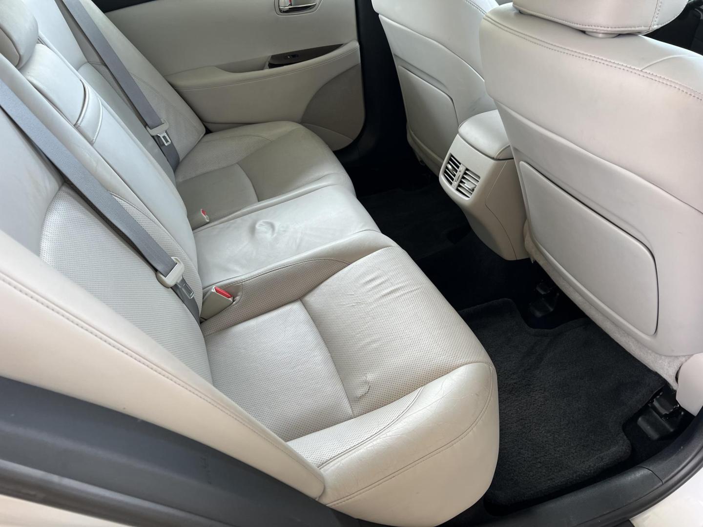 2011 Silver /Gray Lexus ES 350 (JTHBK1EG6B2) with an 3.5L V6 DOHC 24V engine, 6-Speed Automatic transmission, located at 4520 Airline Hwy, Baton Rouge, LA, 70805, (225) 357-1497, 30.509325, -91.145432 - 2011 Lexus ES 350 3.5 V6 Gas, 101K Miles, Sunroof, Heated & Cooled Leather, Cold A/C, All Power, Loaded, Good Tires. FOR INFO PLEASE CONTACT JEFF AT 225-413-0981 CHECK OUT OUR A+ RATING WITH THE BETTER BUSINESS BUREAU WE HAVE BEEN A FAMILY OWNED AND OPERATED BUSINESS AT THE SAME LOCATION FOR OVER 4 - Photo#10
