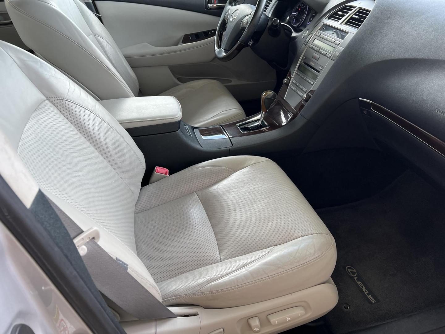 2011 Silver /Gray Lexus ES 350 (JTHBK1EG6B2) with an 3.5L V6 DOHC 24V engine, 6-Speed Automatic transmission, located at 4520 Airline Hwy, Baton Rouge, LA, 70805, (225) 357-1497, 30.509325, -91.145432 - 2011 Lexus ES 350 3.5 V6 Gas, 101K Miles, Sunroof, Heated & Cooled Leather, Cold A/C, All Power, Loaded, Good Tires. FOR INFO PLEASE CONTACT JEFF AT 225-413-0981 CHECK OUT OUR A+ RATING WITH THE BETTER BUSINESS BUREAU WE HAVE BEEN A FAMILY OWNED AND OPERATED BUSINESS AT THE SAME LOCATION FOR OVER 4 - Photo#9