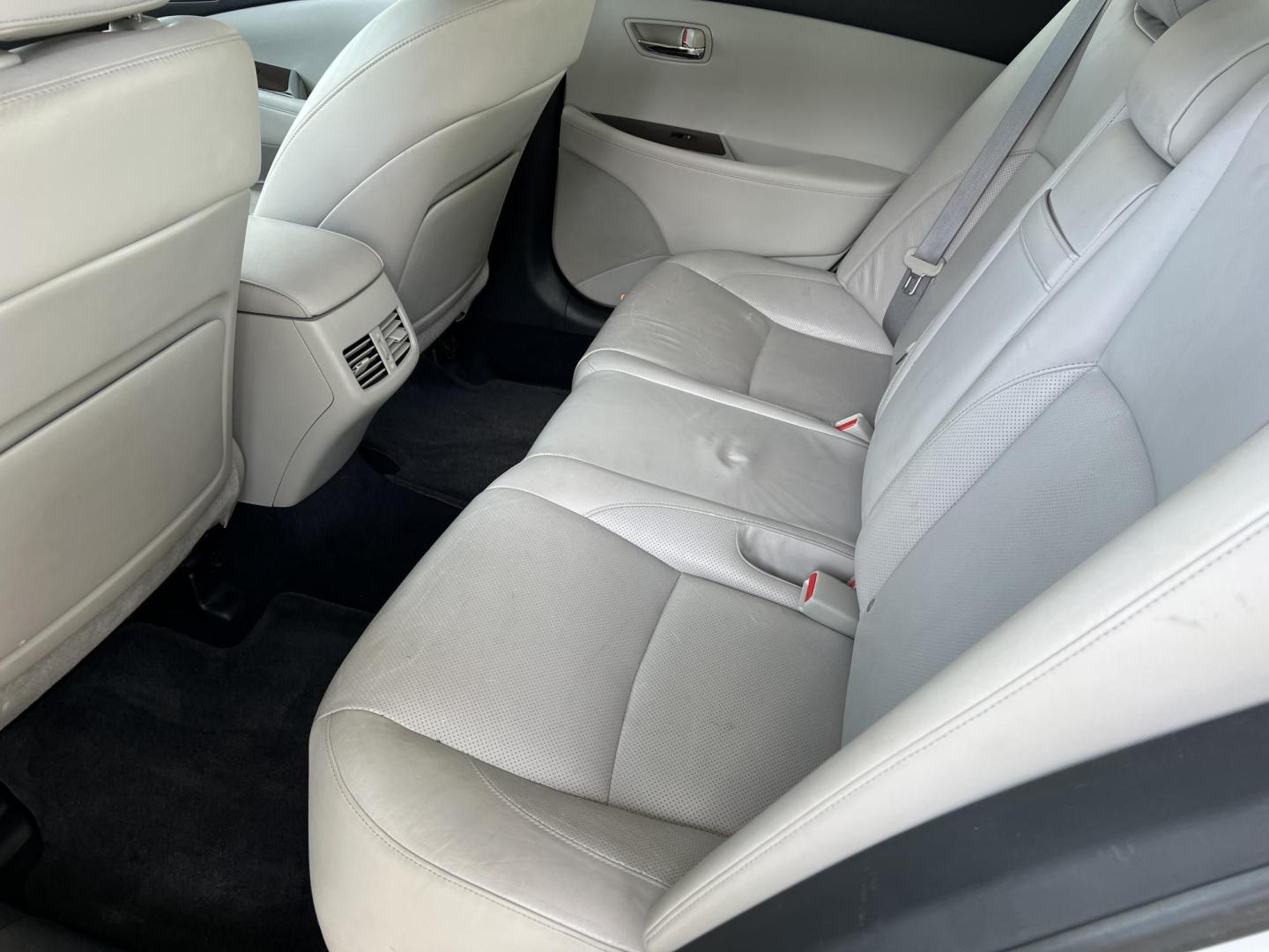 2011 Silver /Gray Lexus ES 350 (JTHBK1EG6B2) with an 3.5L V6 DOHC 24V engine, 6-Speed Automatic transmission, located at 4520 Airline Hwy, Baton Rouge, LA, 70805, (225) 357-1497, 30.509325, -91.145432 - 2011 Lexus ES 350 3.5 V6 Gas, 101K Miles, Sunroof, Heated & Cooled Leather, Cold A/C, All Power, Loaded, Good Tires. FOR INFO PLEASE CONTACT JEFF AT 225-413-0981 CHECK OUT OUR A+ RATING WITH THE BETTER BUSINESS BUREAU WE HAVE BEEN A FAMILY OWNED AND OPERATED BUSINESS AT THE SAME LOCATION FOR OVER 4 - Photo#11