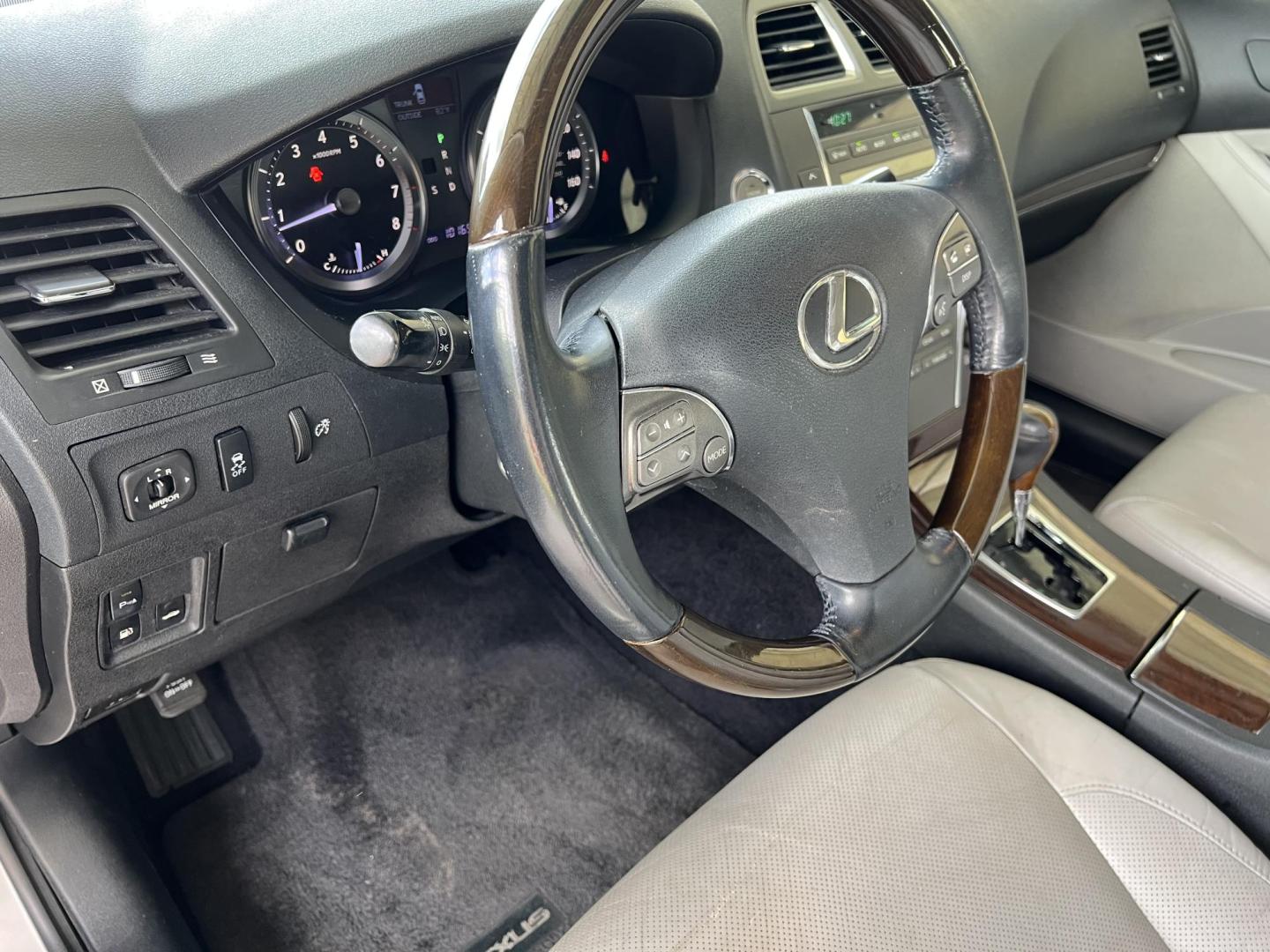 2011 Silver /Gray Lexus ES 350 (JTHBK1EG6B2) with an 3.5L V6 DOHC 24V engine, 6-Speed Automatic transmission, located at 4520 Airline Hwy, Baton Rouge, LA, 70805, (225) 357-1497, 30.509325, -91.145432 - 2011 Lexus ES 350 3.5 V6 Gas, 101K Miles, Sunroof, Heated & Cooled Leather, Cold A/C, All Power, Loaded, Good Tires. FOR INFO PLEASE CONTACT JEFF AT 225-413-0981 CHECK OUT OUR A+ RATING WITH THE BETTER BUSINESS BUREAU WE HAVE BEEN A FAMILY OWNED AND OPERATED BUSINESS AT THE SAME LOCATION FOR OVER 4 - Photo#12