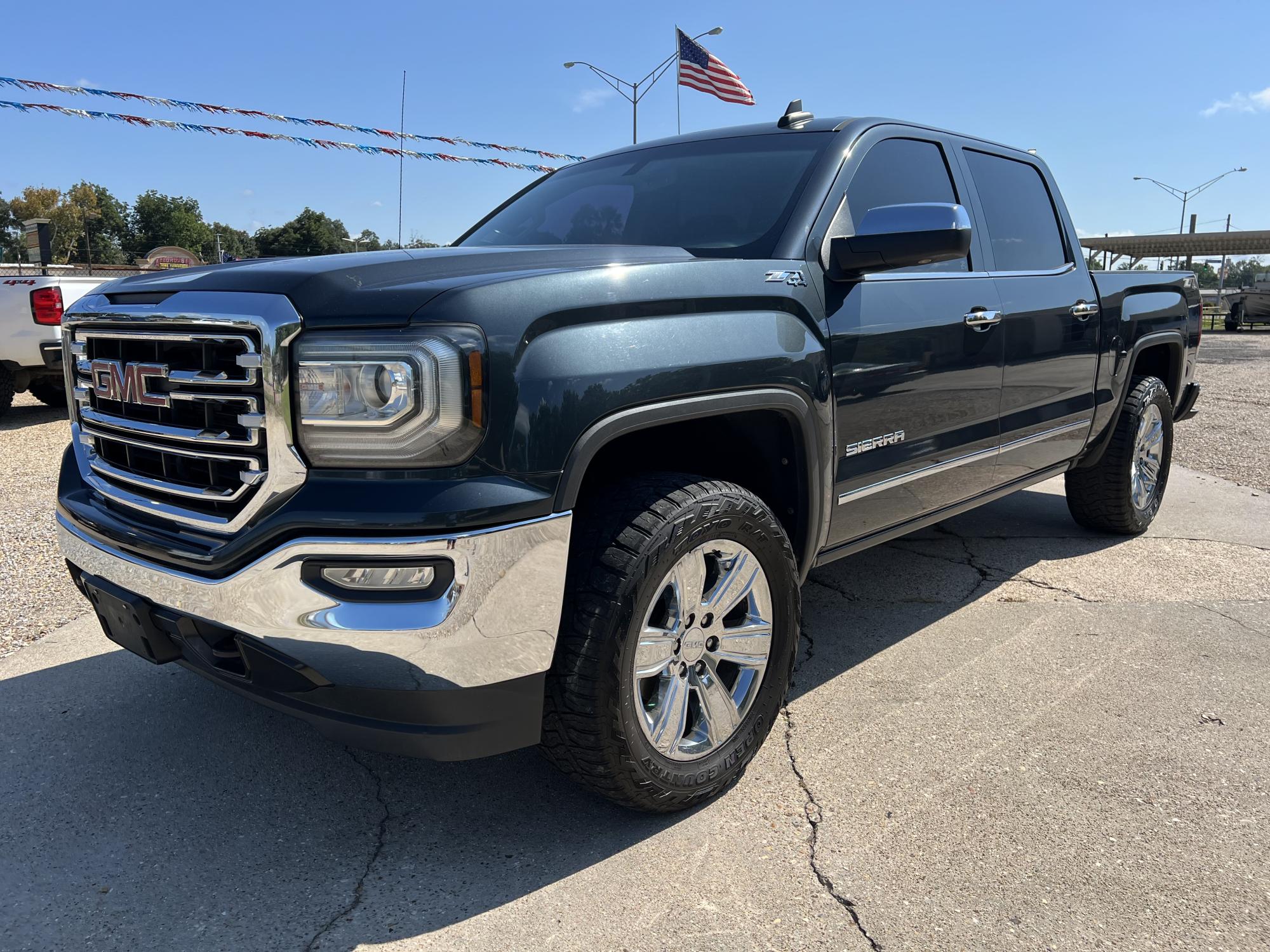 photo of 2017 GMC Sierra 1500 SLT Crew Cab 4WD