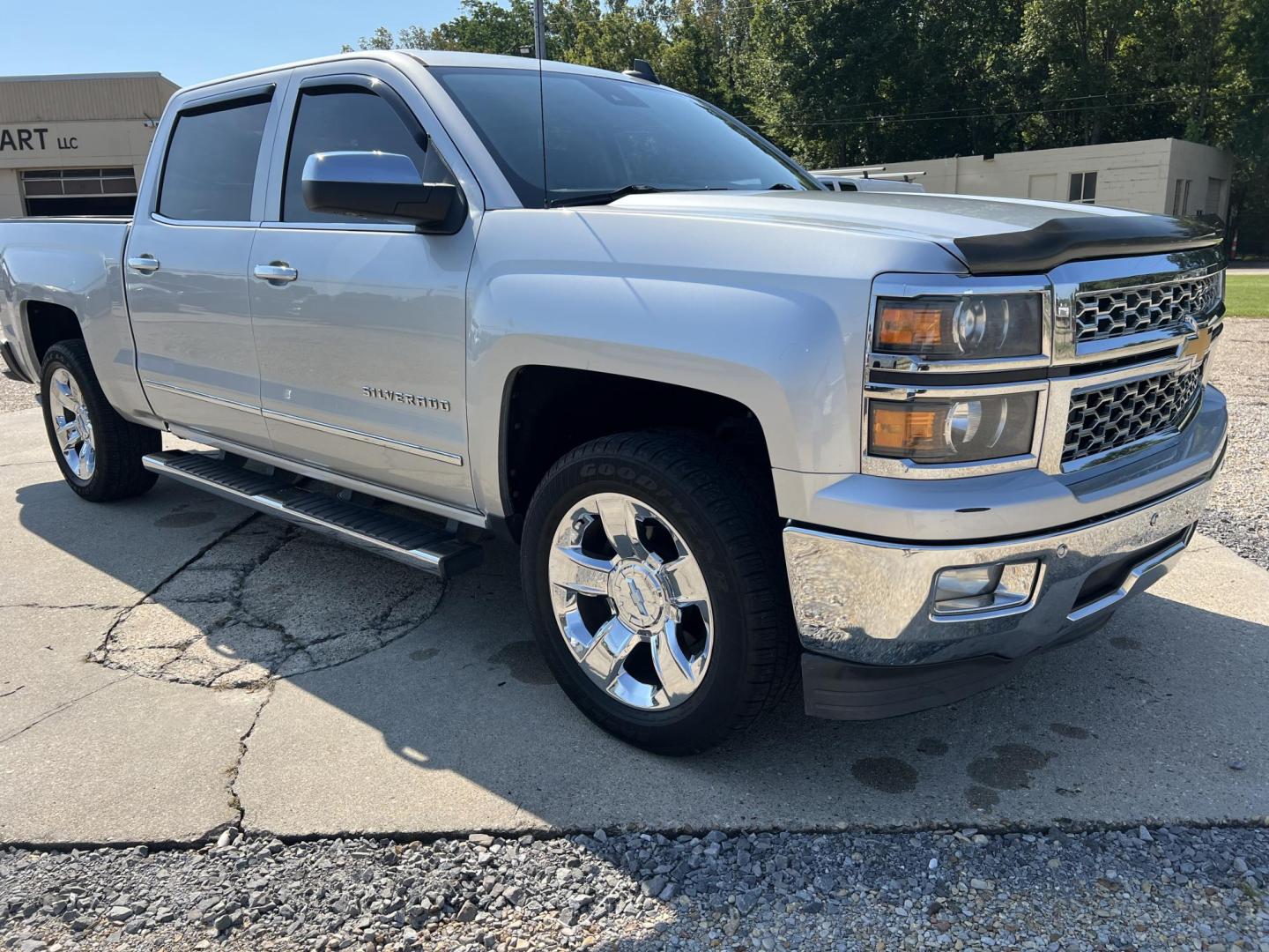 2015 Silver /Black Chevrolet Silverado 1500 LTZ (3GCPCSECXFG) with an 5.3L V8 OHV 16V engine, 6-Speed Automatic transmission, located at 4520 Airline Hwy, Baton Rouge, LA, 70805, (225) 357-1497, 30.509325, -91.145432 - 2015 Chevrolet Silverado 1500 Crew Cab LTZ 5.3 V8 Gas, 170K Miles, Heated & Cooled Leather, Sunroof, Cold A/C, All Power, Backup Camera, Spray In Liner, Bed Cover, Tow Package. FOR INFO PLEASE CONTACT JEFF AT 225-413-0981 CHECK OUT OUR A+ RATING WITH THE BETTER BUSINESS BUREAU WE HAVE BEEN A FAMIL - Photo#3