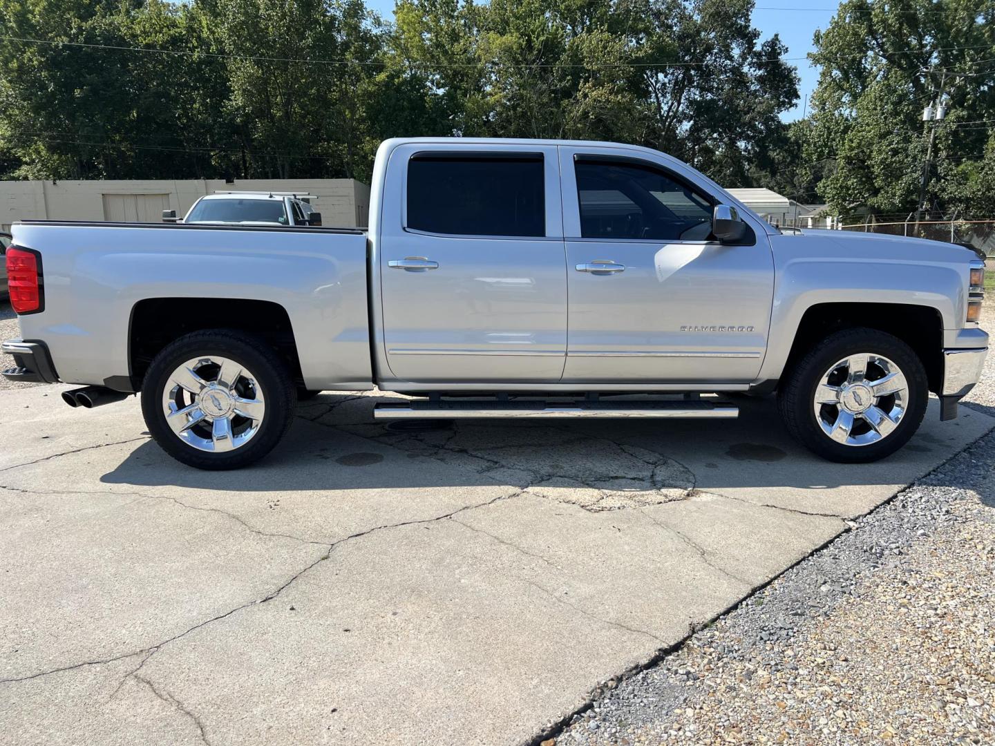 2015 Silver /Black Chevrolet Silverado 1500 LTZ (3GCPCSECXFG) with an 5.3L V8 OHV 16V engine, 6-Speed Automatic transmission, located at 4520 Airline Hwy, Baton Rouge, LA, 70805, (225) 357-1497, 30.509325, -91.145432 - 2015 Chevrolet Silverado 1500 Crew Cab LTZ 5.3 V8 Gas, 170K Miles, Heated & Cooled Leather, Sunroof, Cold A/C, All Power, Backup Camera, Spray In Liner, Bed Cover, Tow Package. FOR INFO PLEASE CONTACT JEFF AT 225-413-0981 CHECK OUT OUR A+ RATING WITH THE BETTER BUSINESS BUREAU WE HAVE BEEN A FAMIL - Photo#4