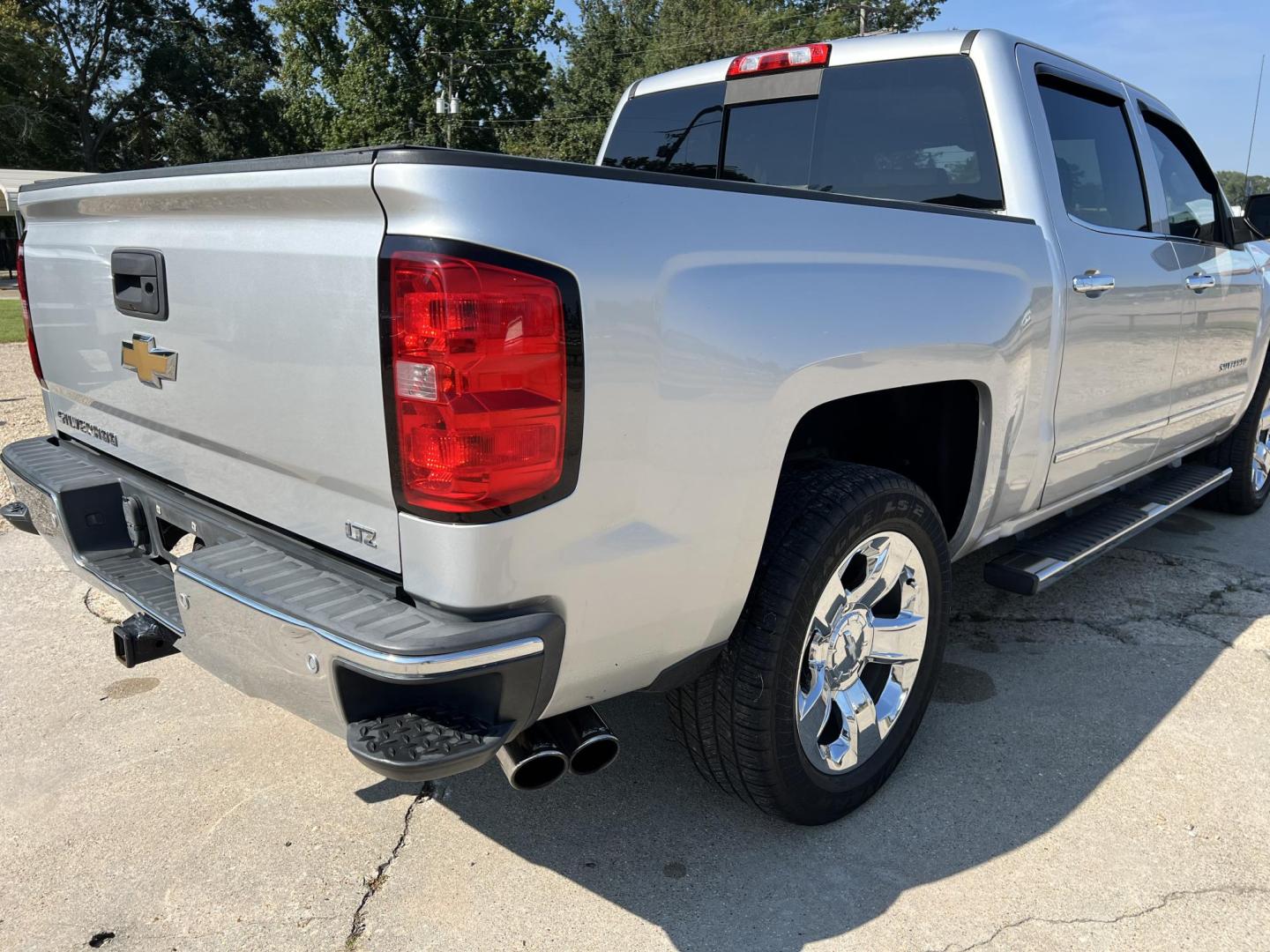 2015 Silver /Black Chevrolet Silverado 1500 LTZ (3GCPCSECXFG) with an 5.3L V8 OHV 16V engine, 6-Speed Automatic transmission, located at 4520 Airline Hwy, Baton Rouge, LA, 70805, (225) 357-1497, 30.509325, -91.145432 - 2015 Chevrolet Silverado 1500 Crew Cab LTZ 5.3 V8 Gas, 170K Miles, Heated & Cooled Leather, Sunroof, Cold A/C, All Power, Backup Camera, Spray In Liner, Bed Cover, Tow Package. FOR INFO PLEASE CONTACT JEFF AT 225-413-0981 CHECK OUT OUR A+ RATING WITH THE BETTER BUSINESS BUREAU WE HAVE BEEN A FAMIL - Photo#5
