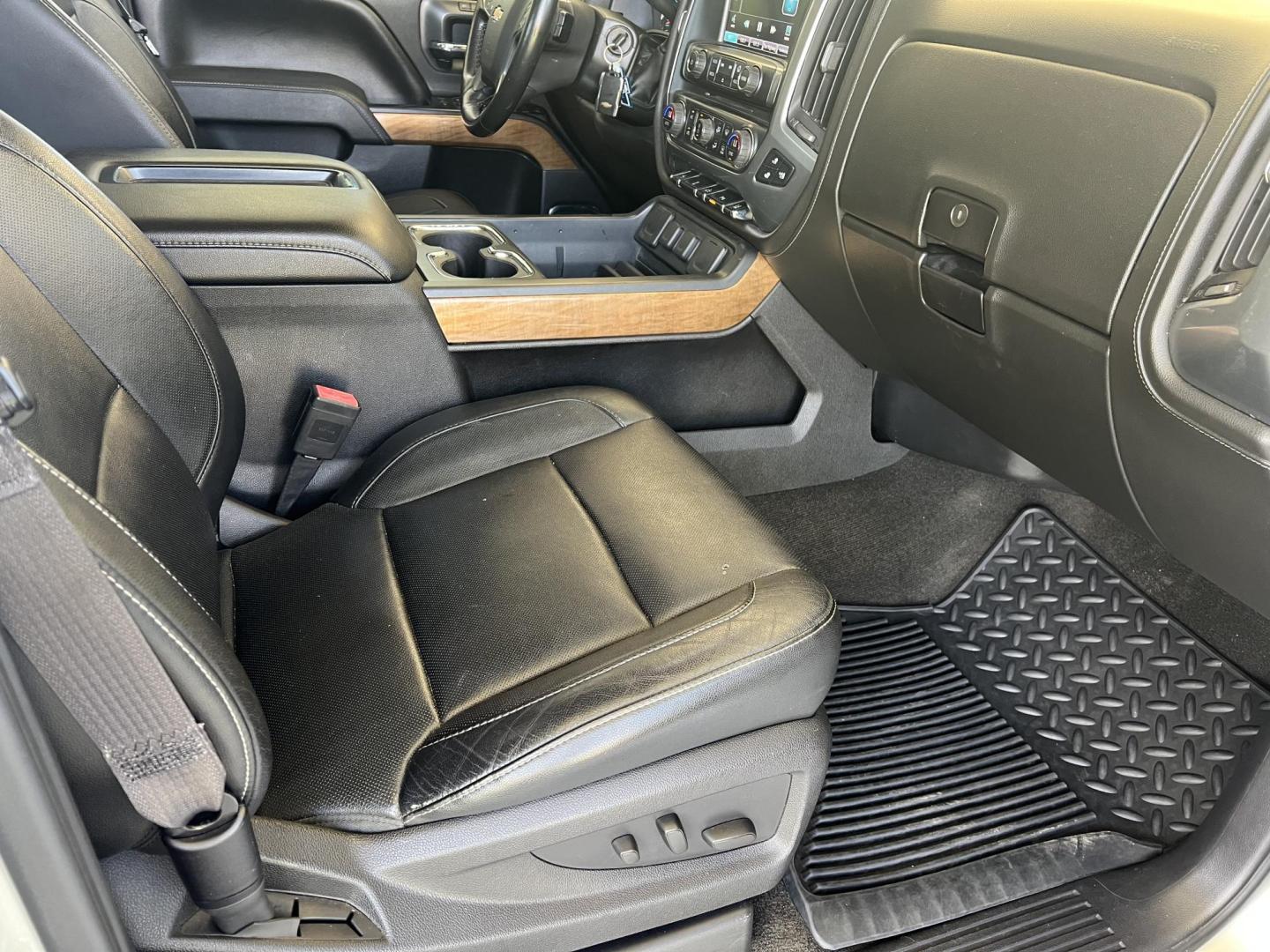 2015 Silver /Black Chevrolet Silverado 1500 LTZ (3GCPCSECXFG) with an 5.3L V8 OHV 16V engine, 6-Speed Automatic transmission, located at 4520 Airline Hwy, Baton Rouge, LA, 70805, (225) 357-1497, 30.509325, -91.145432 - 2015 Chevrolet Silverado 1500 Crew Cab LTZ 5.3 V8 Gas, 170K Miles, Heated & Cooled Leather, Sunroof, Cold A/C, All Power, Backup Camera, Spray In Liner, Bed Cover, Tow Package. FOR INFO PLEASE CONTACT JEFF AT 225-413-0981 CHECK OUT OUR A+ RATING WITH THE BETTER BUSINESS BUREAU WE HAVE BEEN A FAMIL - Photo#9