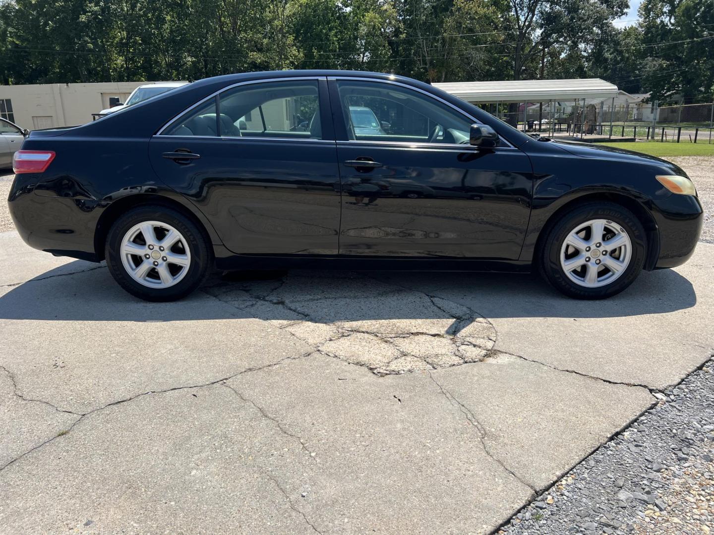 2008 Black /Gray Toyota Camry LE (4T4BE46K08R) with an 2.4L L4 DOHC 16V engine, 5-Speed Automatic Overdrive transmission, located at 4520 Airline Hwy, Baton Rouge, LA, 70805, (225) 357-1497, 30.509325, -91.145432 - 2008 Toyota Camry LE **One Owner** 4 Cylinder Gas, Cold A/C, Power Windows, Locks & Mirrors. FOR INFO PLEASE CONTACT JEFF AT 225-413-0981 CHECK OUT OUR A+ RATING WITH THE BETTER BUSINESS BUREAU WE HAVE BEEN A FAMILY OWNED AND OPERATED BUSINESS AT THE SAME LOCATION FOR OVER 48 YEARS. WE STRIVE TO K - Photo#4