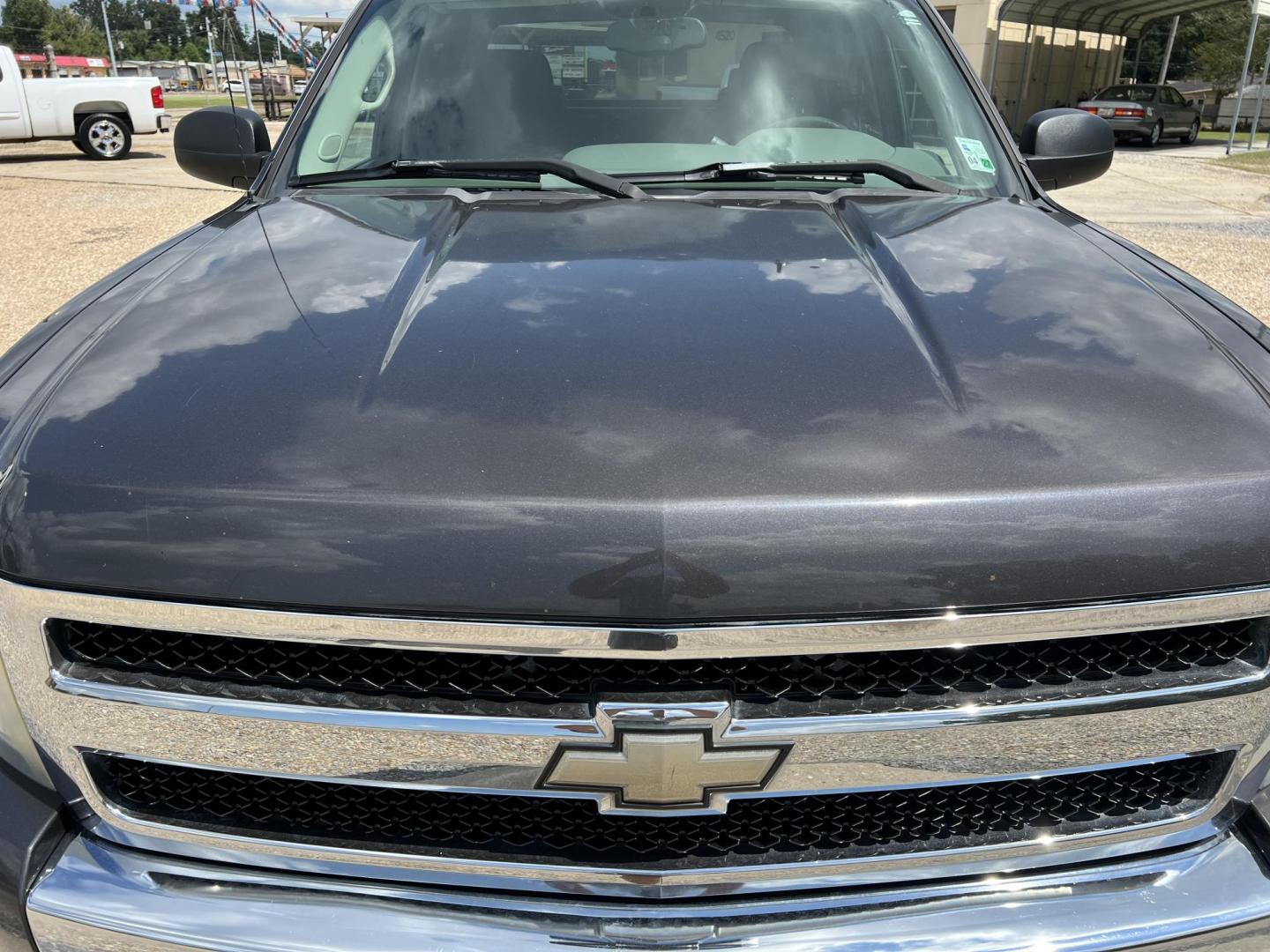 2010 Dark Gray /Black Chevrolet Silverado 1500 LS (3GCRCREA6AG) with an 4.8L V8 OHV 16V engine, 4-Speed Automatic transmission, located at 4520 Airline Hwy, Baton Rouge, LA, 70805, (225) 357-1497, 30.509325, -91.145432 - 2010 Chevrolet Silverado 1500 Crew Cab LS ***ONE OWNER & NO ACCIDENTS*** 4.8 V8 Gas, 123K Miles, Cold A/C, Power Windows, Locks & Mirrors, New Tires, Tow Package. FOR INFO PLEASE CONTACT JEFF AT 225-413-0981 CHECK OUT OUR A+ RATING WITH THE BETTER BUSINESS BUREAU WE HAVE BEEN A FAMILY OWNED AND OPER - Photo#3