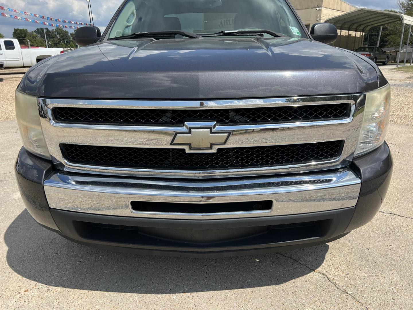 2010 Dark Gray /Black Chevrolet Silverado 1500 LS (3GCRCREA6AG) with an 4.8L V8 OHV 16V engine, 4-Speed Automatic transmission, located at 4520 Airline Hwy, Baton Rouge, LA, 70805, (225) 357-1497, 30.509325, -91.145432 - 2010 Chevrolet Silverado 1500 Crew Cab LS ***ONE OWNER & NO ACCIDENTS*** 4.8 V8 Gas, 123K Miles, Cold A/C, Power Windows, Locks & Mirrors, New Tires, Tow Package. FOR INFO PLEASE CONTACT JEFF AT 225-413-0981 CHECK OUT OUR A+ RATING WITH THE BETTER BUSINESS BUREAU WE HAVE BEEN A FAMILY OWNED AND OPER - Photo#2