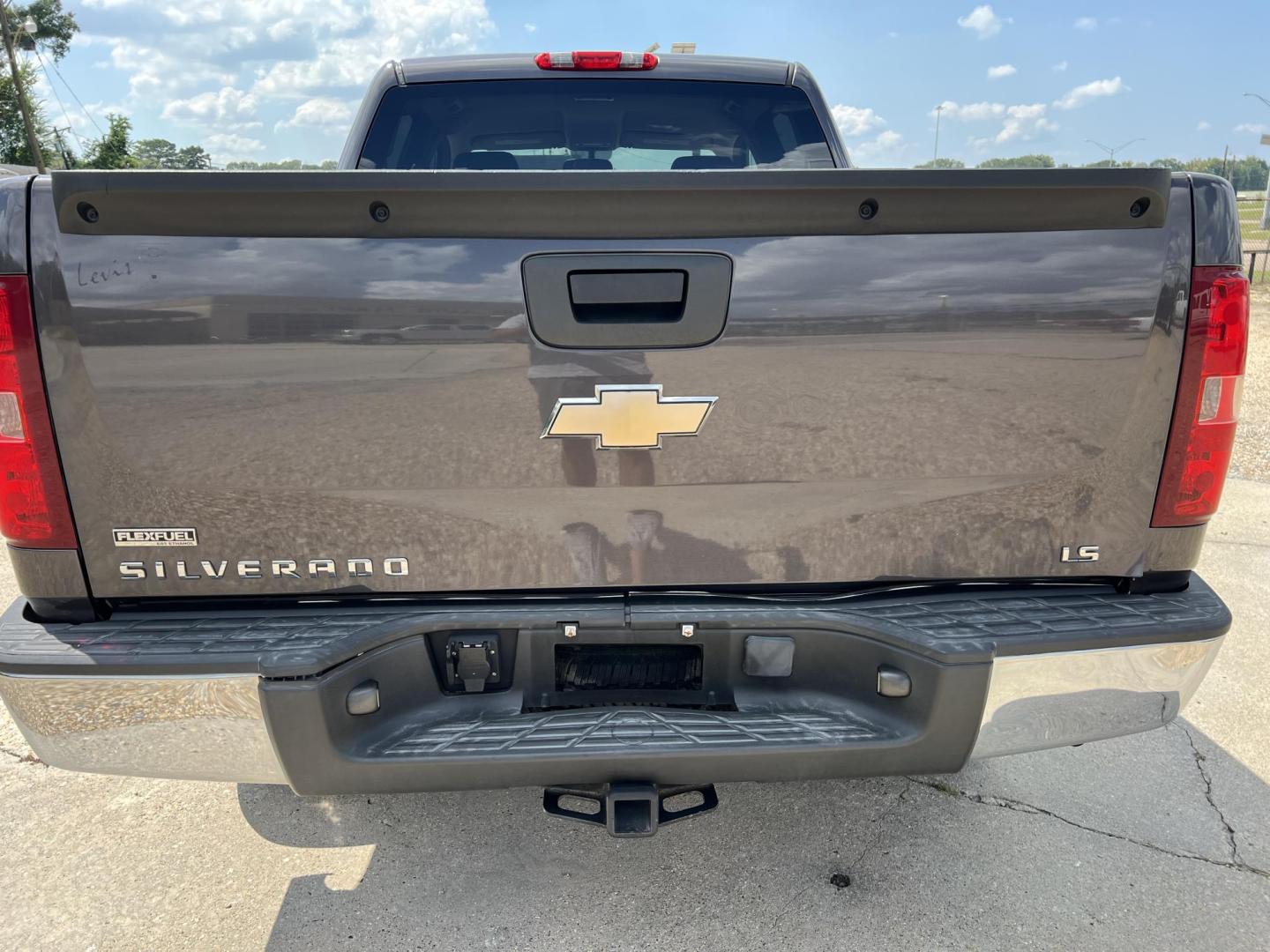 2010 Dark Gray /Black Chevrolet Silverado 1500 LS (3GCRCREA6AG) with an 4.8L V8 OHV 16V engine, 4-Speed Automatic transmission, located at 4520 Airline Hwy, Baton Rouge, LA, 70805, (225) 357-1497, 30.509325, -91.145432 - 2010 Chevrolet Silverado 1500 Crew Cab LS ***ONE OWNER & NO ACCIDENTS*** 4.8 V8 Gas, 123K Miles, Cold A/C, Power Windows, Locks & Mirrors, New Tires, Tow Package. FOR INFO PLEASE CONTACT JEFF AT 225-413-0981 CHECK OUT OUR A+ RATING WITH THE BETTER BUSINESS BUREAU WE HAVE BEEN A FAMILY OWNED AND OPER - Photo#7