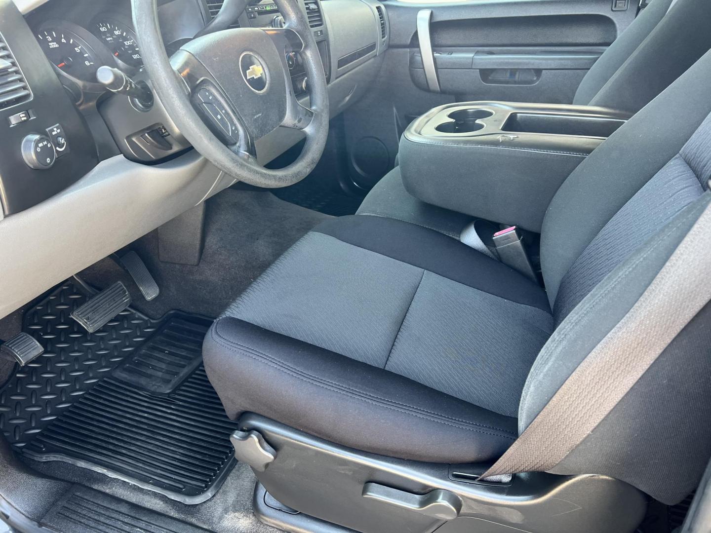 2010 Dark Gray /Black Chevrolet Silverado 1500 LS (3GCRCREA6AG) with an 4.8L V8 OHV 16V engine, 4-Speed Automatic transmission, located at 4520 Airline Hwy, Baton Rouge, LA, 70805, (225) 357-1497, 30.509325, -91.145432 - 2010 Chevrolet Silverado 1500 Crew Cab LS ***ONE OWNER & NO ACCIDENTS*** 4.8 V8 Gas, 123K Miles, Cold A/C, Power Windows, Locks & Mirrors, New Tires, Tow Package. FOR INFO PLEASE CONTACT JEFF AT 225-413-0981 CHECK OUT OUR A+ RATING WITH THE BETTER BUSINESS BUREAU WE HAVE BEEN A FAMILY OWNED AND OPER - Photo#9