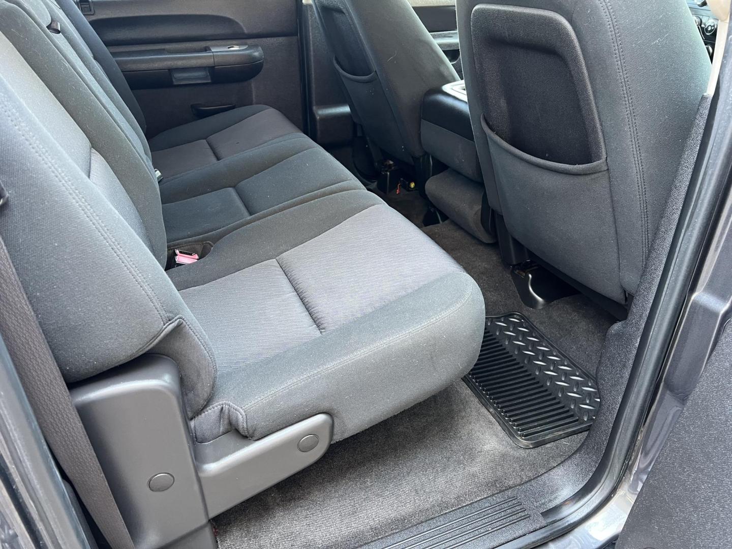 2010 Dark Gray /Black Chevrolet Silverado 1500 LS (3GCRCREA6AG) with an 4.8L V8 OHV 16V engine, 4-Speed Automatic transmission, located at 4520 Airline Hwy, Baton Rouge, LA, 70805, (225) 357-1497, 30.509325, -91.145432 - 2010 Chevrolet Silverado 1500 Crew Cab LS ***ONE OWNER & NO ACCIDENTS*** 4.8 V8 Gas, 123K Miles, Cold A/C, Power Windows, Locks & Mirrors, New Tires, Tow Package. FOR INFO PLEASE CONTACT JEFF AT 225-413-0981 CHECK OUT OUR A+ RATING WITH THE BETTER BUSINESS BUREAU WE HAVE BEEN A FAMILY OWNED AND OPER - Photo#11
