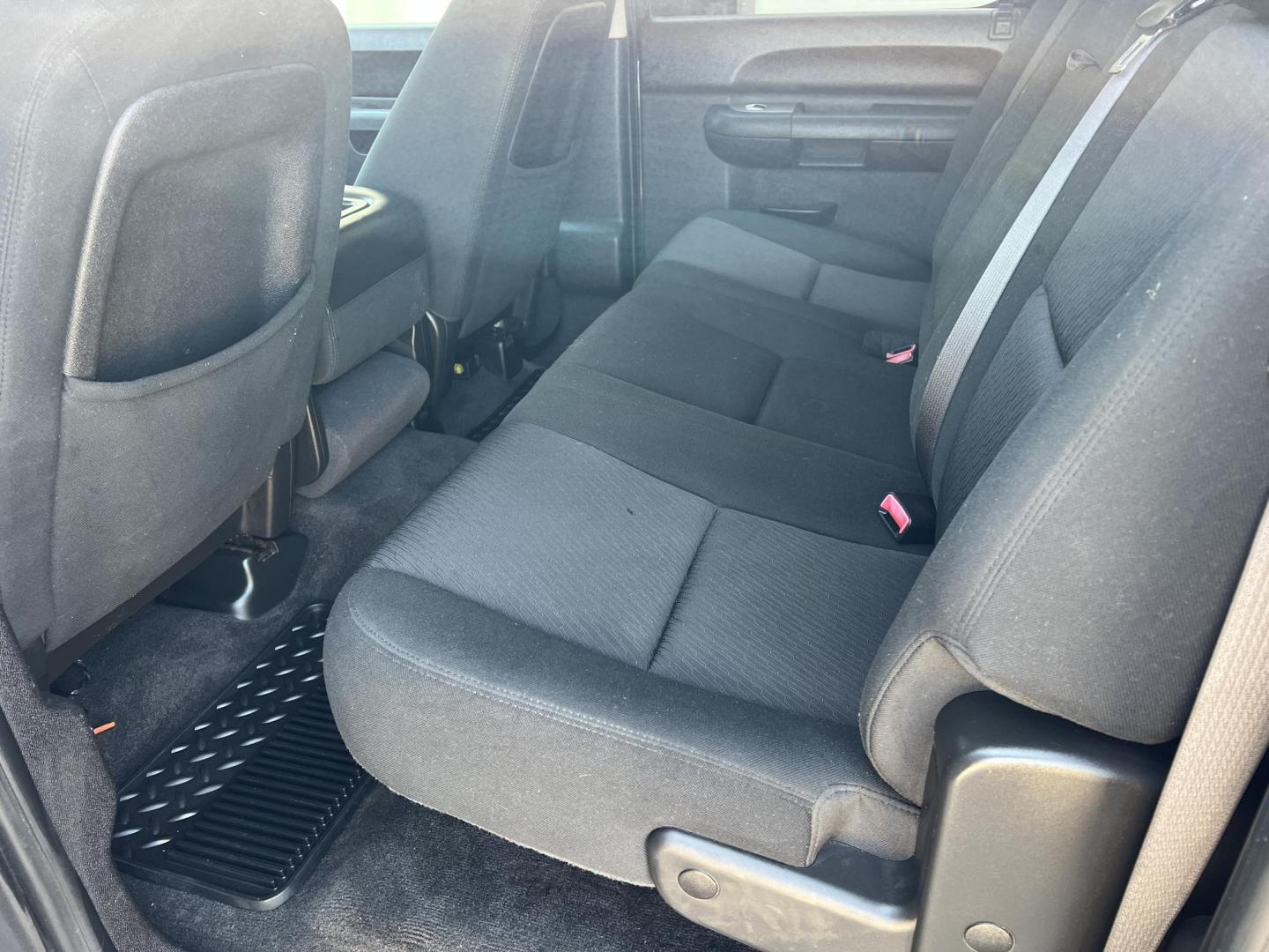 2010 Dark Gray /Black Chevrolet Silverado 1500 LS (3GCRCREA6AG) with an 4.8L V8 OHV 16V engine, 4-Speed Automatic transmission, located at 4520 Airline Hwy, Baton Rouge, LA, 70805, (225) 357-1497, 30.509325, -91.145432 - 2010 Chevrolet Silverado 1500 Crew Cab LS ***ONE OWNER & NO ACCIDENTS*** 4.8 V8 Gas, 123K Miles, Cold A/C, Power Windows, Locks & Mirrors, New Tires, Tow Package. FOR INFO PLEASE CONTACT JEFF AT 225-413-0981 CHECK OUT OUR A+ RATING WITH THE BETTER BUSINESS BUREAU WE HAVE BEEN A FAMILY OWNED AND OPER - Photo#12