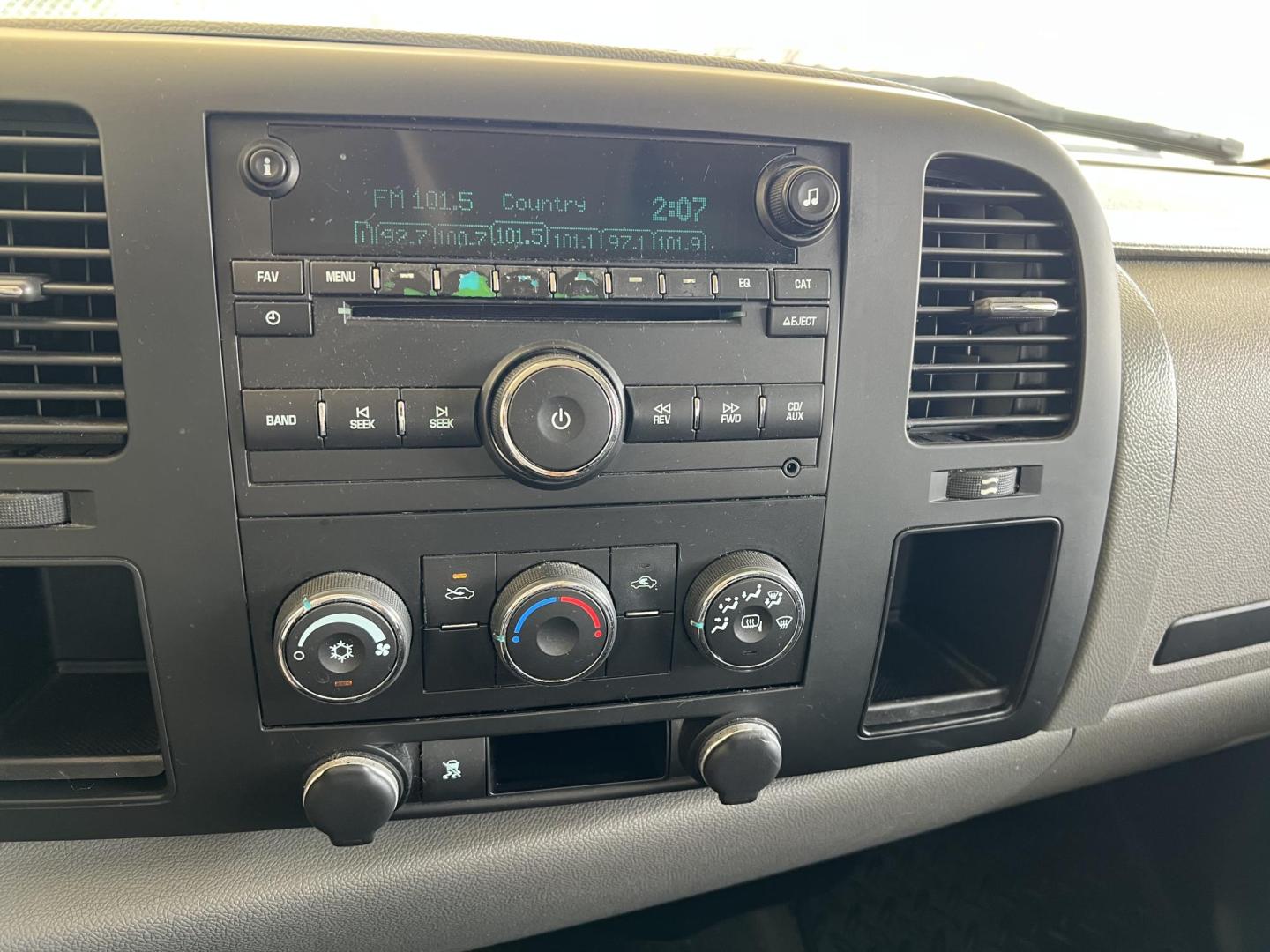 2010 Dark Gray /Black Chevrolet Silverado 1500 LS (3GCRCREA6AG) with an 4.8L V8 OHV 16V engine, 4-Speed Automatic transmission, located at 4520 Airline Hwy, Baton Rouge, LA, 70805, (225) 357-1497, 30.509325, -91.145432 - 2010 Chevrolet Silverado 1500 Crew Cab LS ***ONE OWNER & NO ACCIDENTS*** 4.8 V8 Gas, 123K Miles, Cold A/C, Power Windows, Locks & Mirrors, New Tires, Tow Package. FOR INFO PLEASE CONTACT JEFF AT 225-413-0981 CHECK OUT OUR A+ RATING WITH THE BETTER BUSINESS BUREAU WE HAVE BEEN A FAMILY OWNED AND OPER - Photo#15