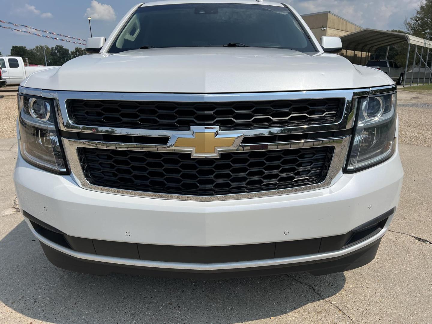 2016 White /Tan Chevrolet Tahoe LT (1GNSCBKC3GR) with an 5.3L V8 OHV 16V engine, 6 Speed Automatic transmission, located at 4520 Airline Hwy, Baton Rouge, LA, 70805, (225) 357-1497, 30.509325, -91.145432 - 2016 Chevrolet Tahoe LT 5.3 V8 Gas, 120K Miles, Heated Leather, Seating For 7, Sunroof, Cold A/C, All Power, Backup Camera, Power Lift Gate, Tow Package. FOR INFO PLEASE CONTACT JEFF AT 225-413-0981 CHECK OUT OUR A+ RATING WITH THE BETTER BUSINESS BUREAU WE HAVE BEEN A FAMILY-OWNED AND OPERATED BUSI - Photo#2