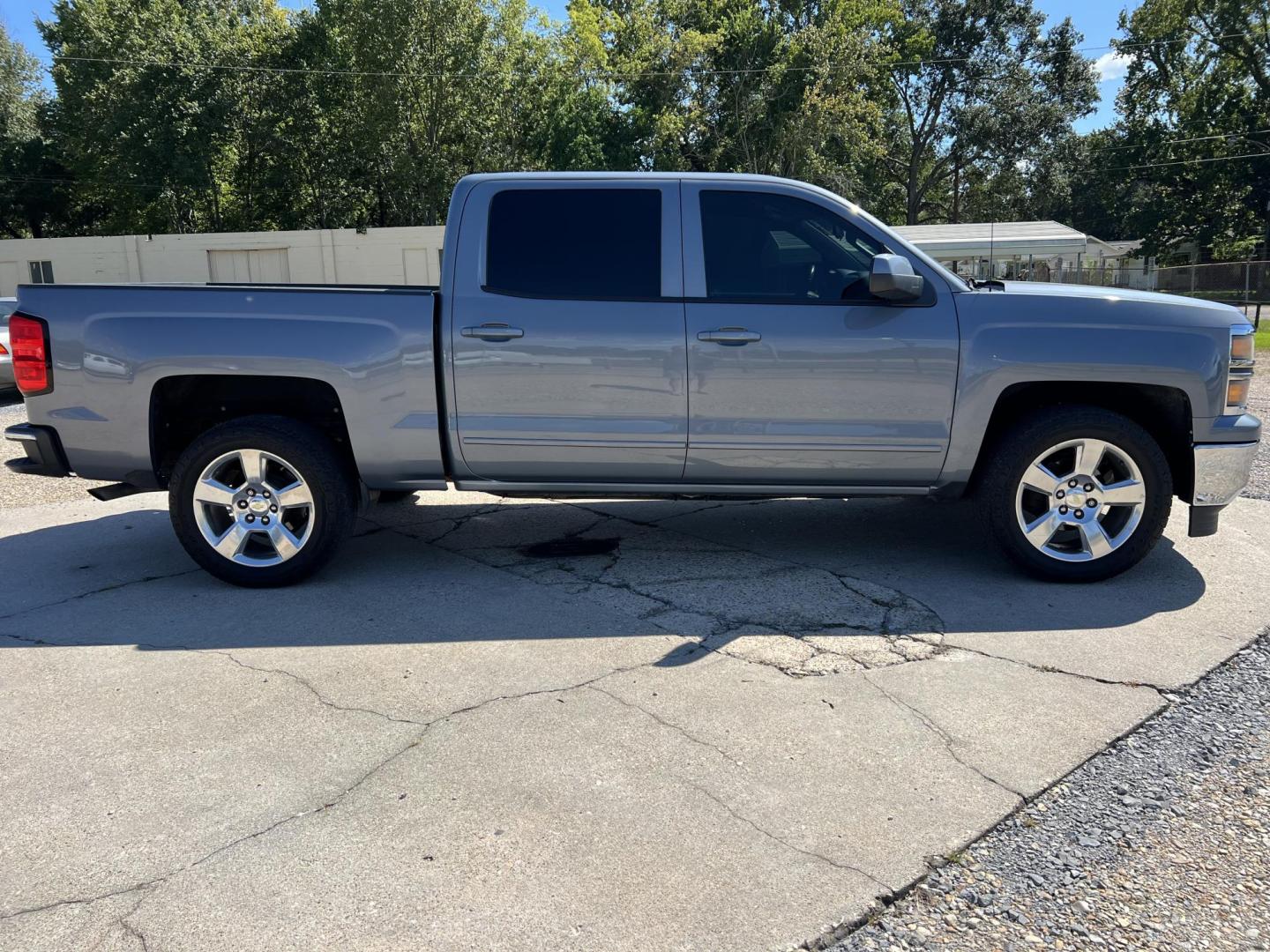 2015 Blue /Black Chevrolet Silverado 1500 LT (3GCPCREC9FG) with an 5.3L V8 OHV 16V engine, 6-Speed Automatic transmission, located at 4520 Airline Hwy, Baton Rouge, LA, 70805, (225) 357-1497, 30.509325, -91.145432 - 2015 Chevrolet Silverado 1500 Crew Cab LT ***ONE OWNER*** 5.3 V8 Gas, 153K Miles, Leather, Cold A/C, Power Windows, Locks & Mirrors, Backup Camera, Tow Package. FOR INFO PLEASE CONTACT JEFF AT 225-413-0981 CHECK OUT OUR A+ RATING WITH THE BETTER BUSINESS BUREAU WE HAVE BEEN A FAMILY OWNED AND OPERAT - Photo#5