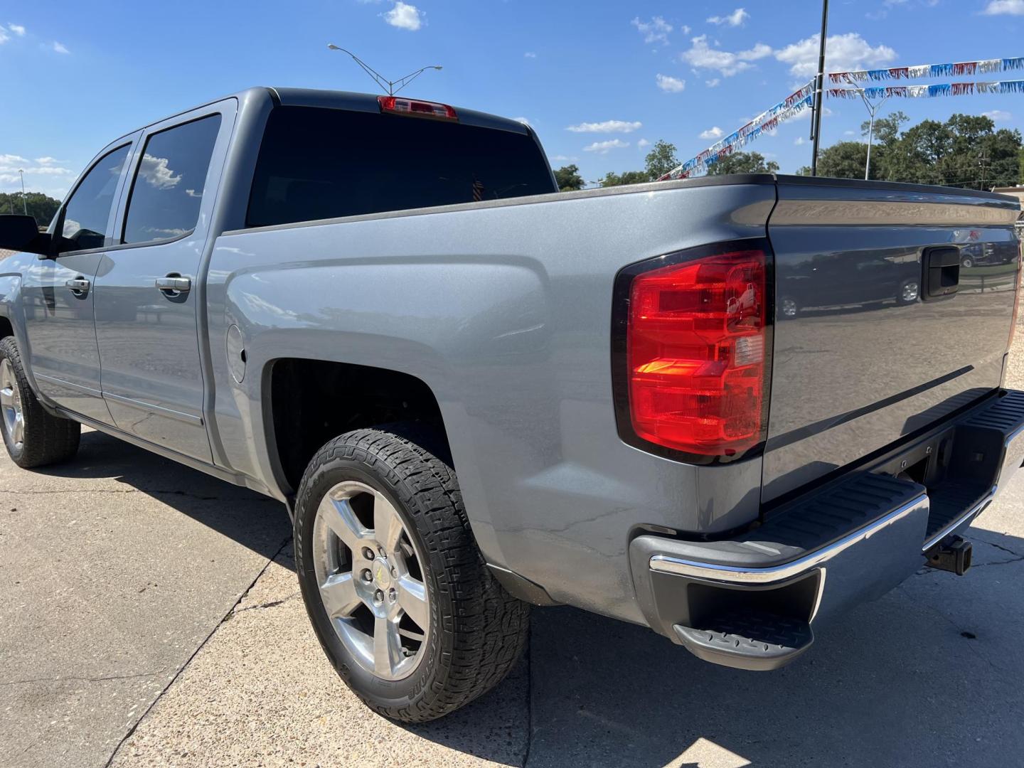 2015 Blue /Black Chevrolet Silverado 1500 LT (3GCPCREC9FG) with an 5.3L V8 OHV 16V engine, 6-Speed Automatic transmission, located at 4520 Airline Hwy, Baton Rouge, LA, 70805, (225) 357-1497, 30.509325, -91.145432 - 2015 Chevrolet Silverado 1500 Crew Cab LT ***ONE OWNER*** 5.3 V8 Gas, 153K Miles, Leather, Cold A/C, Power Windows, Locks & Mirrors, Backup Camera, Tow Package. FOR INFO PLEASE CONTACT JEFF AT 225-413-0981 CHECK OUT OUR A+ RATING WITH THE BETTER BUSINESS BUREAU WE HAVE BEEN A FAMILY OWNED AND OPERAT - Photo#8