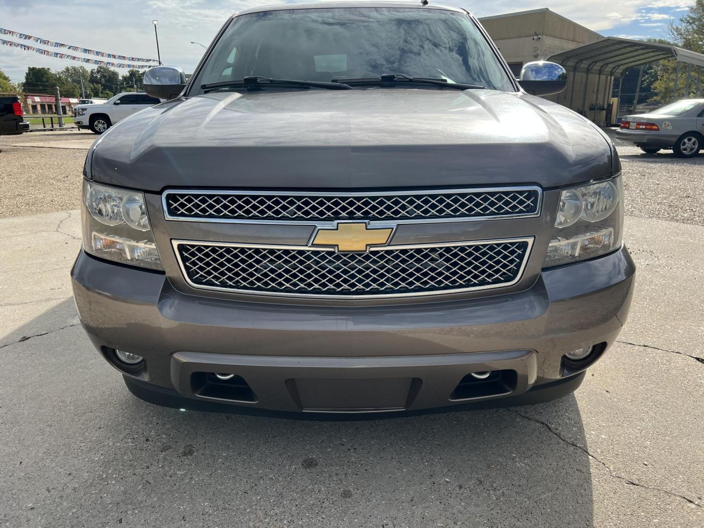 2013 Brown /Tan Chevrolet Tahoe LT (1GNSCBE0XDR) with an 5.3L V8 OHV 16V FFV engine, 6-Speed Automatic transmission, located at 4520 Airline Hwy, Baton Rouge, LA, 70805, (225) 357-1497, 30.509325, -91.145432 - 2013 Chevrolet Tahoe LT 2WD 5.3 V8 Gas, 141K Miles, Heated Leather, Seating For 7, Cold A/C, All Power, Backup Camera, 20 Inch Factory Alloy Wheels, Tow Package. FOR INFO PLEASE CONTACT JEFF AT 225-413-0981 CHECK OUT OUR A+ RATING WITH THE BETTER BUSINESS BUREAU WE HAVE BEEN A FAMILY-OWNED AND OP - Photo#2