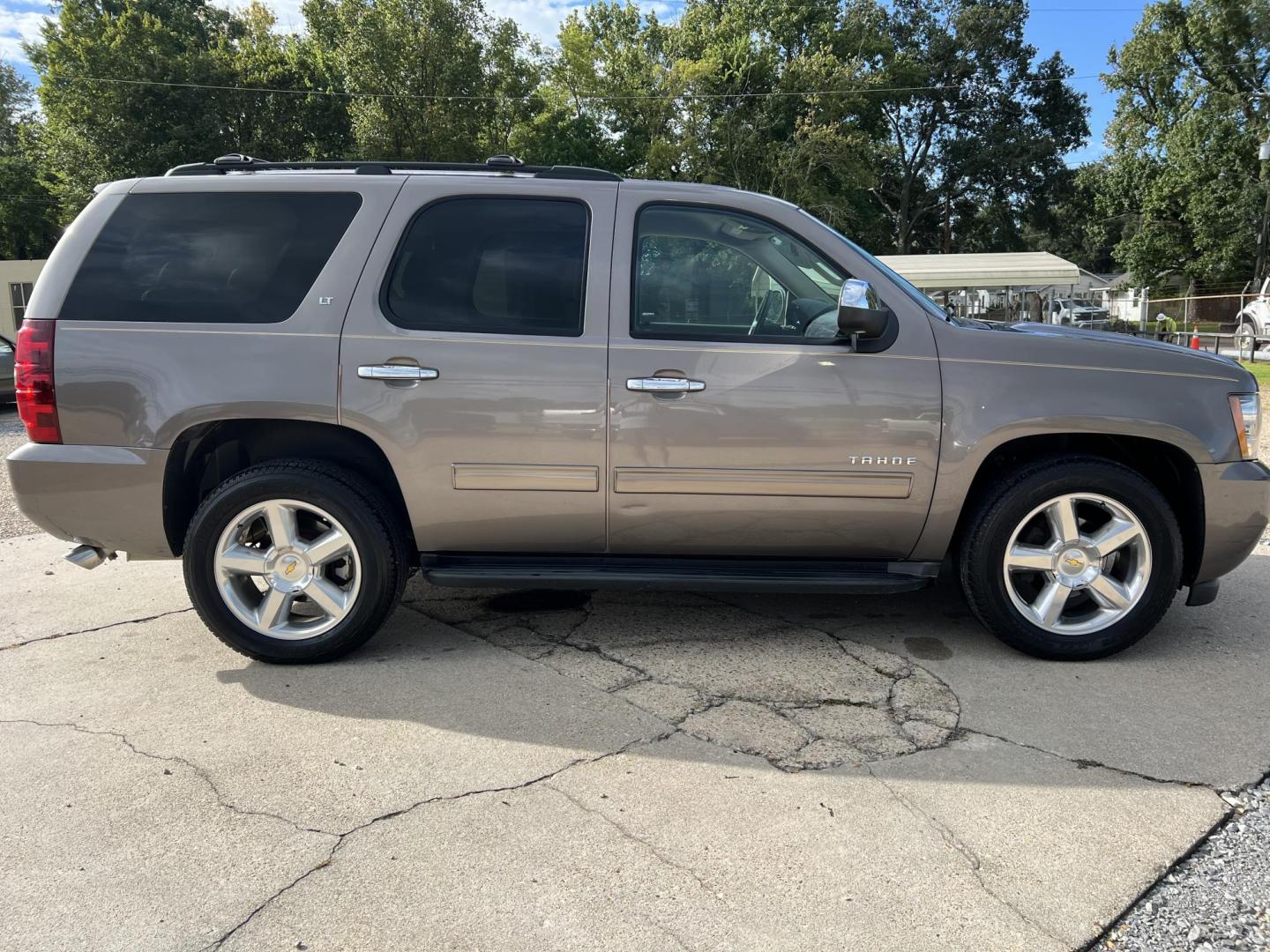 2013 Brown /Tan Chevrolet Tahoe LT (1GNSCBE0XDR) with an 5.3L V8 OHV 16V FFV engine, 6-Speed Automatic transmission, located at 4520 Airline Hwy, Baton Rouge, LA, 70805, (225) 357-1497, 30.509325, -91.145432 - 2013 Chevrolet Tahoe LT 2WD 5.3 V8 Gas, 141K Miles, Heated Leather, Seating For 7, Cold A/C, All Power, Backup Camera, 20 Inch Factory Alloy Wheels, Tow Package. FOR INFO PLEASE CONTACT JEFF AT 225-413-0981 CHECK OUT OUR A+ RATING WITH THE BETTER BUSINESS BUREAU WE HAVE BEEN A FAMILY-OWNED AND OP - Photo#4