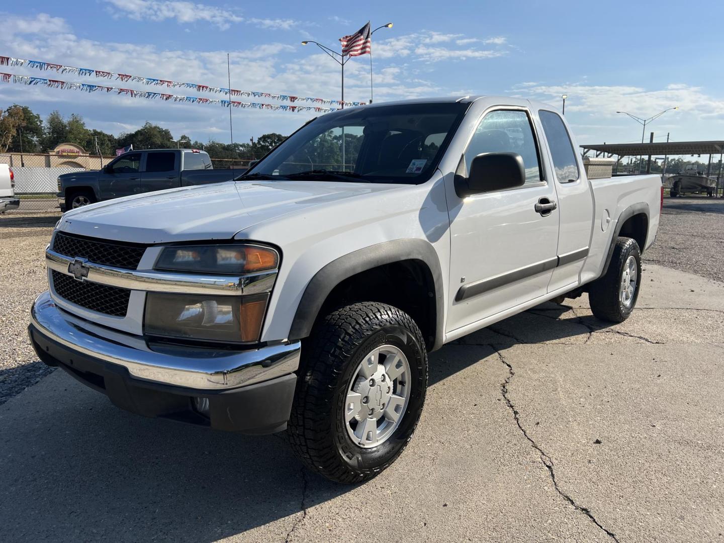 2008 White /Gray Chevrolet Colorado LT1 (1GCDT39E088) with an 3.7L L5 DOHC 20V engine, Automatic transmission, located at 4520 Airline Hwy, Baton Rouge, LA, 70805, (225) 357-1497, 30.509325, -91.145432 - 2008 Chevrolet Colorado Ext Cab 4X4 3.7L Gas, 232K Miles, Cold A/C, Power Windows, Locks & Mirrors, Tow Package, Tool Box. At 220k A Jasper Transmission Was Installed. At That Time Other Front End Part Were Also Replaced. This Truck Does Have Minor Dings, Scrathes & Hail Damage On Hood And Top. FOR - Photo#0