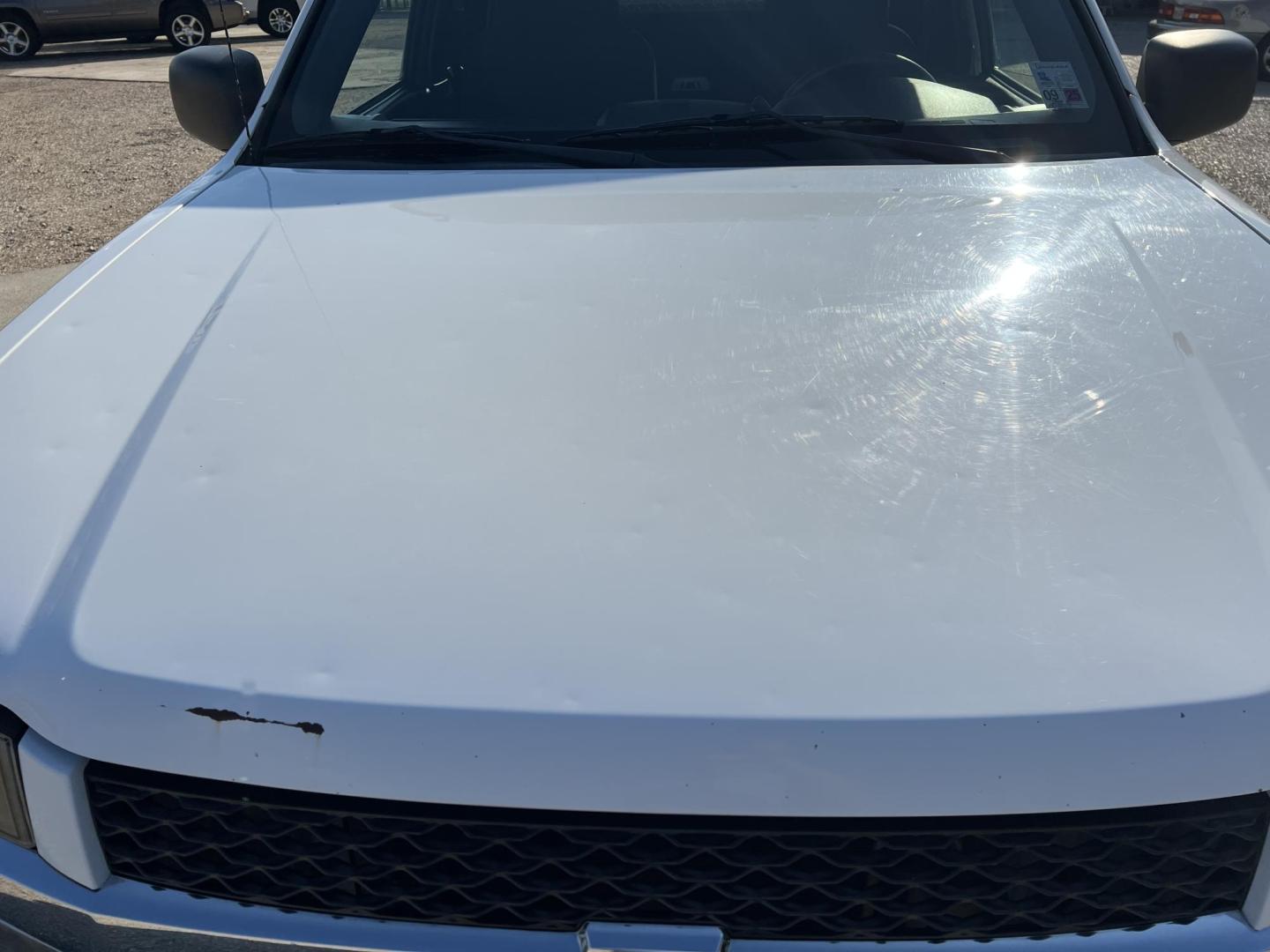 2008 White /Gray Chevrolet Colorado LT1 (1GCDT39E088) with an 3.7L L5 DOHC 20V engine, Automatic transmission, located at 4520 Airline Hwy, Baton Rouge, LA, 70805, (225) 357-1497, 30.509325, -91.145432 - 2008 Chevrolet Colorado Ext Cab 4X4 3.7L Gas, 232K Miles, Cold A/C, Power Windows, Locks & Mirrors, Tow Package, Tool Box. At 220k A Jasper Transmission Was Installed. At That Time Other Front End Part Were Also Replaced. This Truck Does Have Minor Dings, Scrathes & Hail Damage On Hood And Top. FOR - Photo#8
