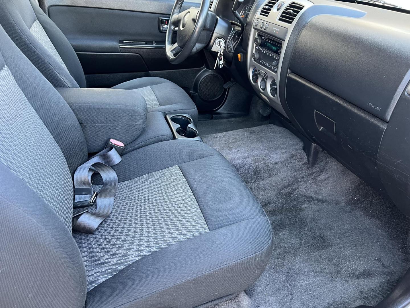 2008 White /Gray Chevrolet Colorado LT1 (1GCDT39E088) with an 3.7L L5 DOHC 20V engine, Automatic transmission, located at 4520 Airline Hwy, Baton Rouge, LA, 70805, (225) 357-1497, 30.509325, -91.145432 - 2008 Chevrolet Colorado Ext Cab 4X4 3.7L Gas, 232K Miles, Cold A/C, Power Windows, Locks & Mirrors, Tow Package, Tool Box. At 220k A Jasper Transmission Was Installed. At That Time Other Front End Part Were Also Replaced. This Truck Does Have Minor Dings, Scrathes & Hail Damage On Hood And Top. FOR - Photo#10